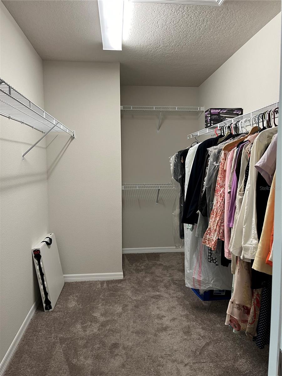 Master Bedroom Walk In Closet