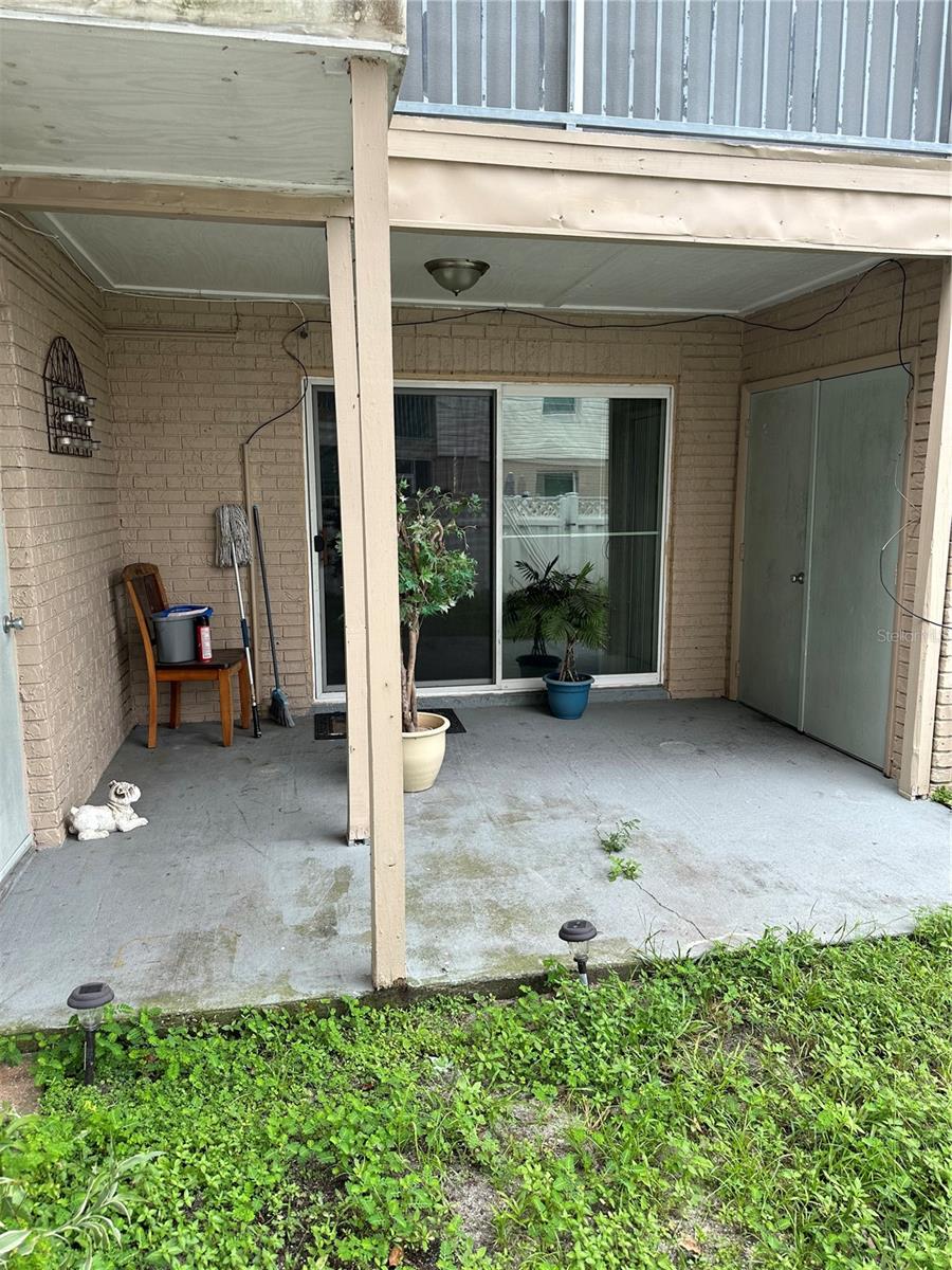 BACK PORCH/LAUNDRY AREA