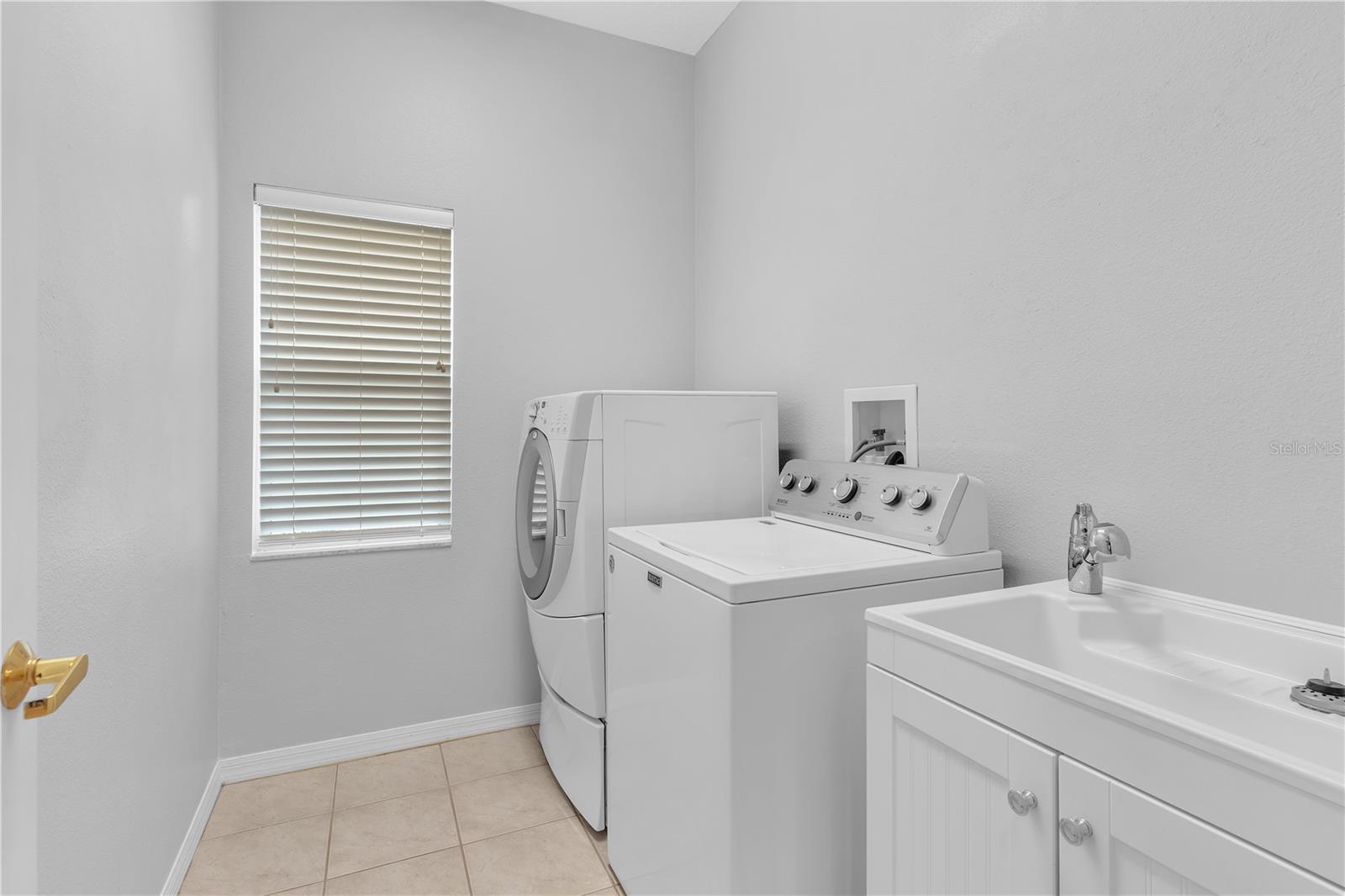 LAUNDRY ROOM WITH SINK