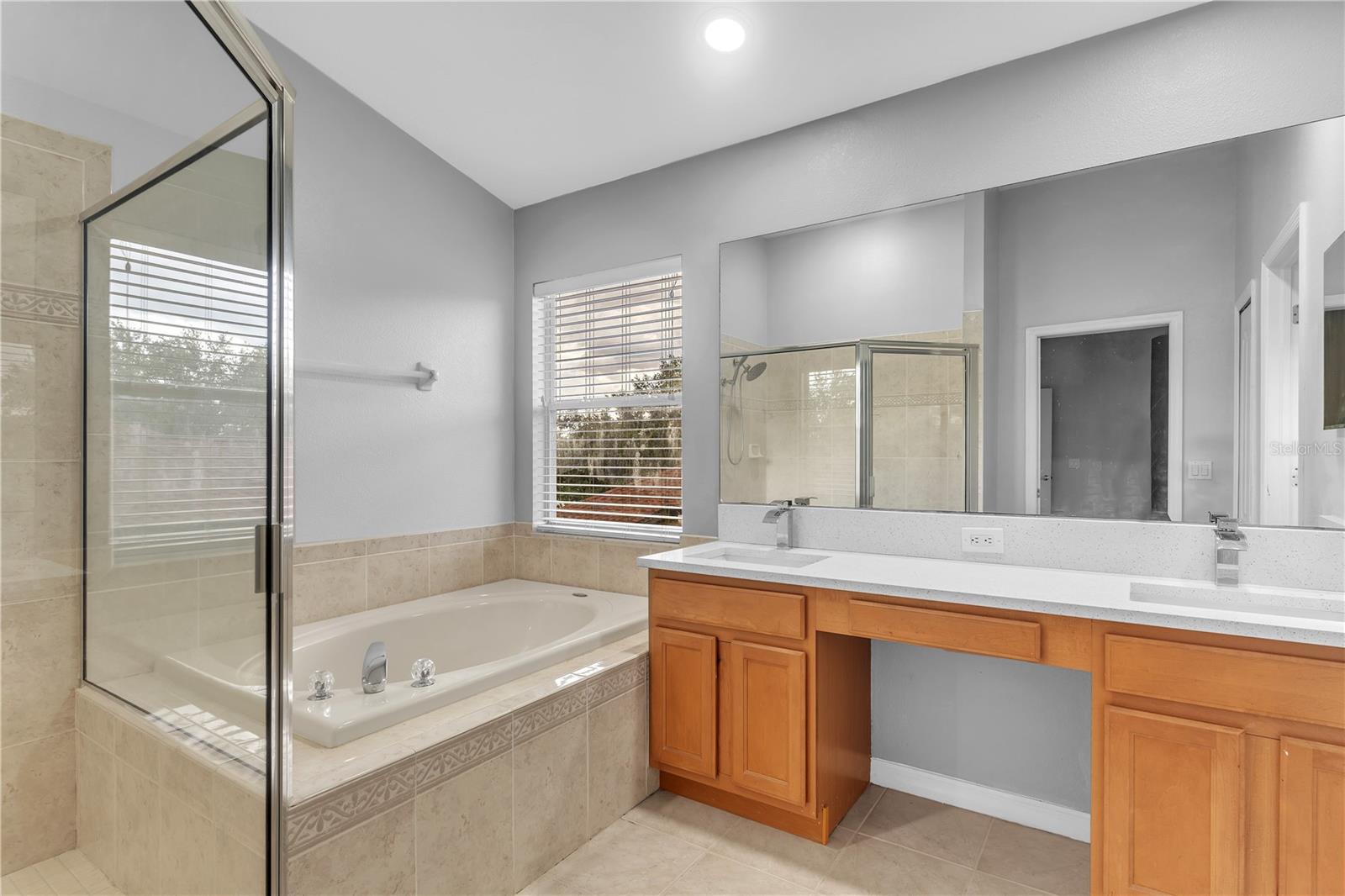 MASTER BATH WITH SHOWER, GARDEN TUB AND DUEL SINKS WITH SITTING AREA. QUARTZ COUNTER TOP