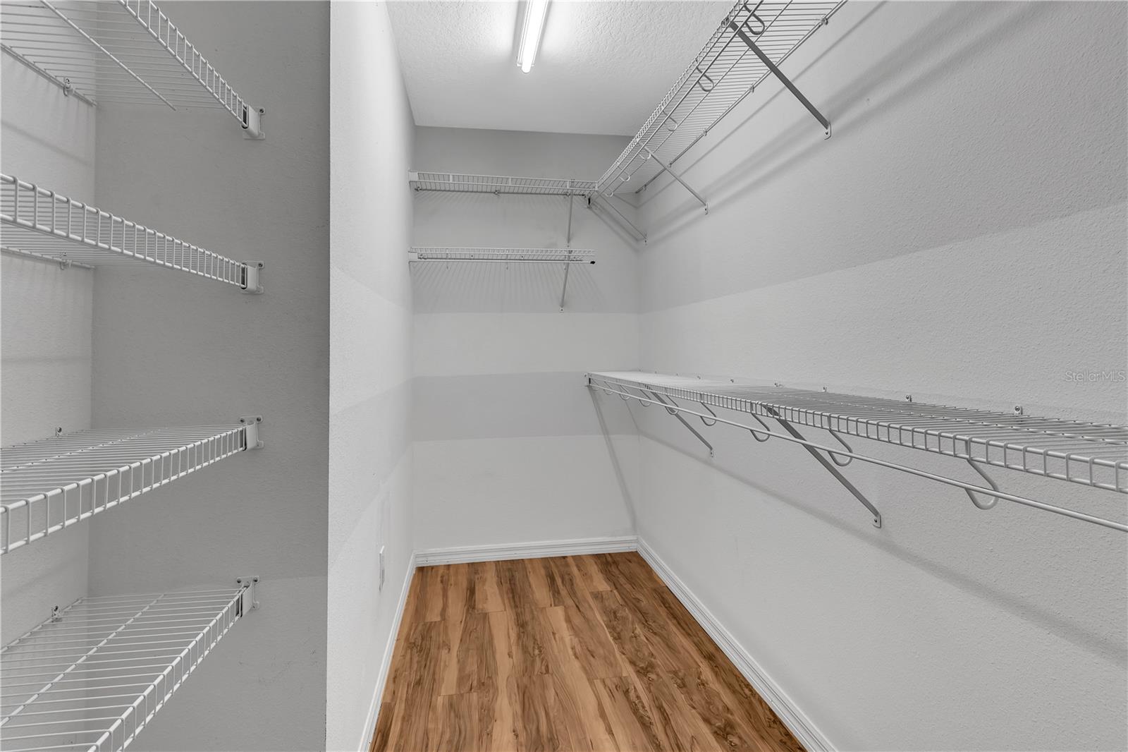 MASTER BEDROOM WALK-IN CLOSET