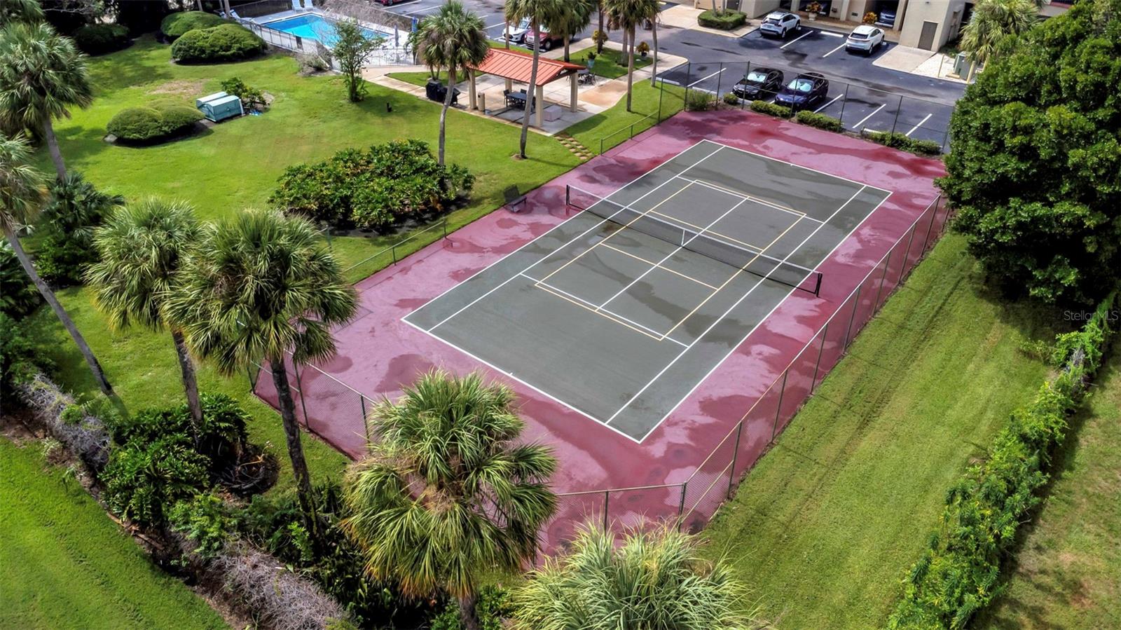 Tennis/pickle ball court