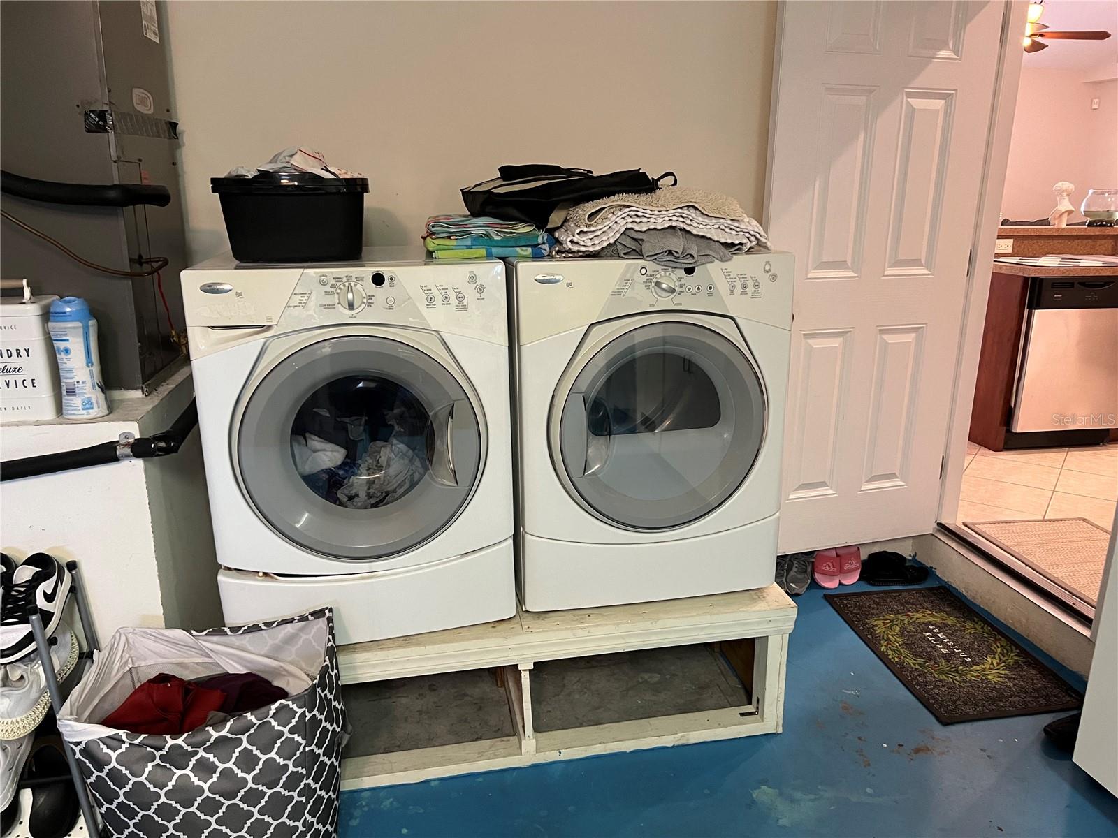 washer/dryer included