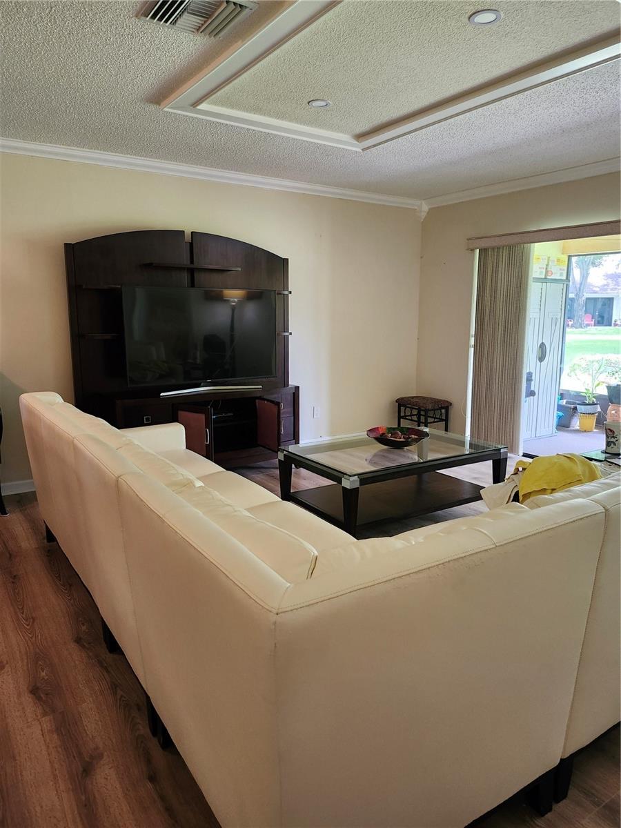 Decorative ceiling in living room