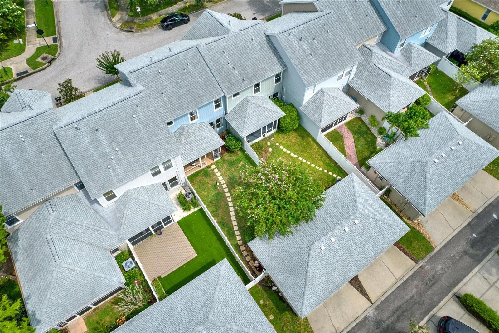 Townhome/yard/garage