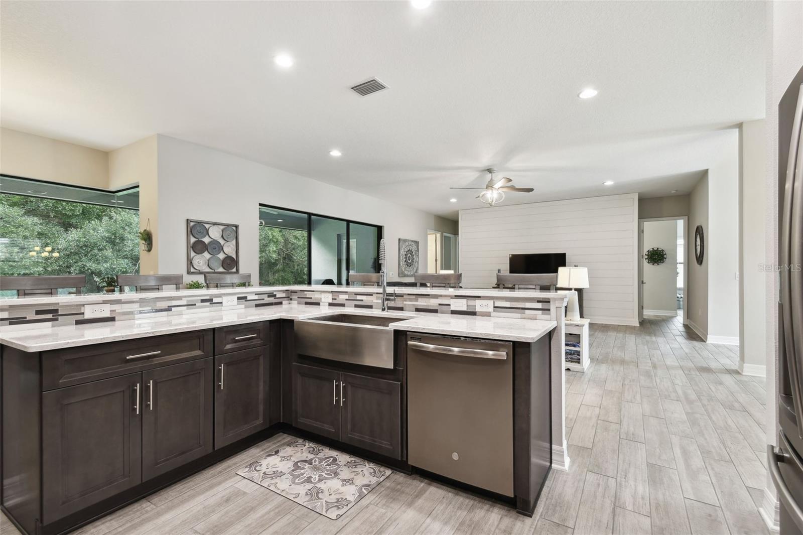 LARGE KITCHEN ISLAND