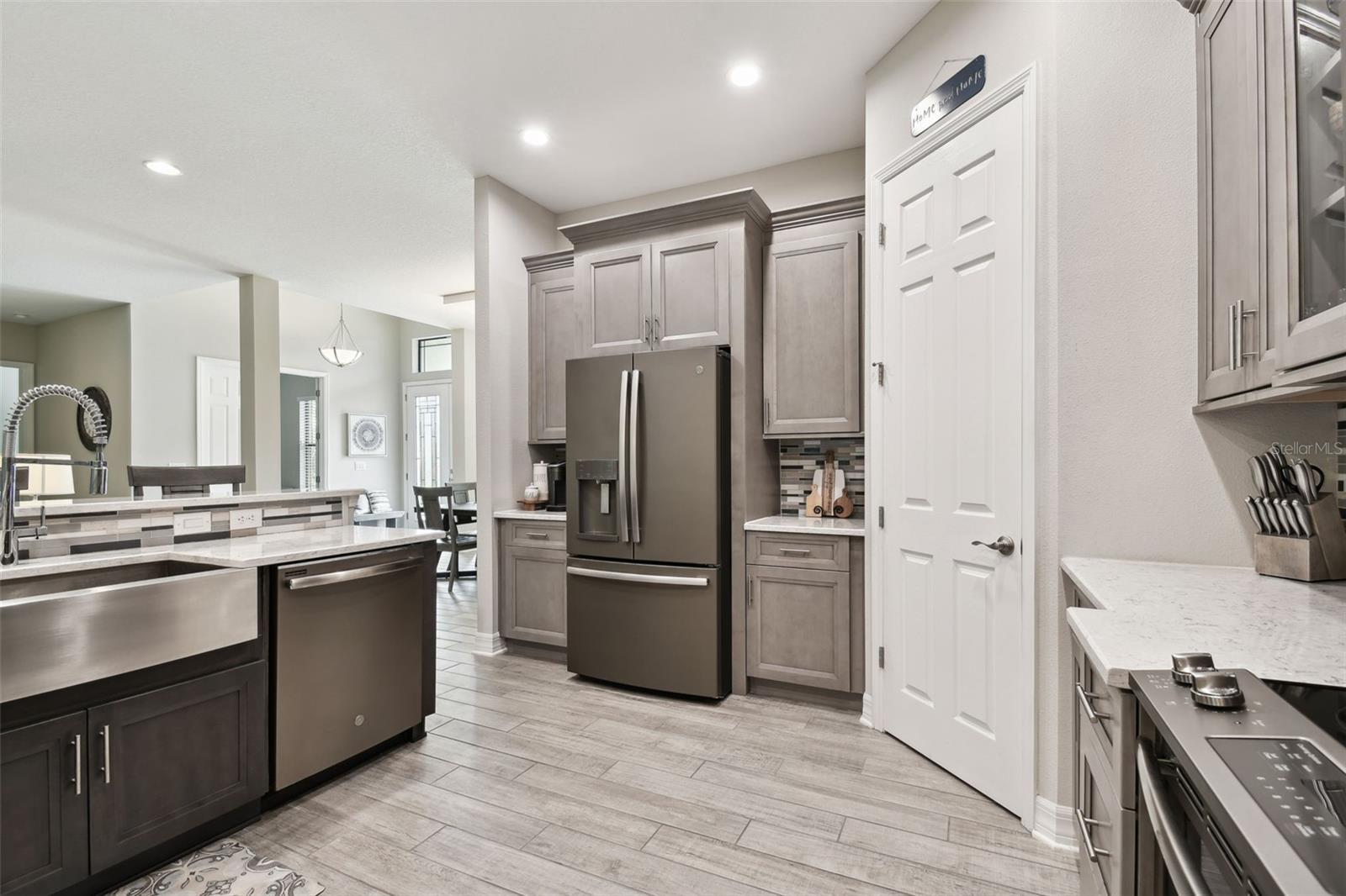 KITCHEN WITH LARGE FARM SINK