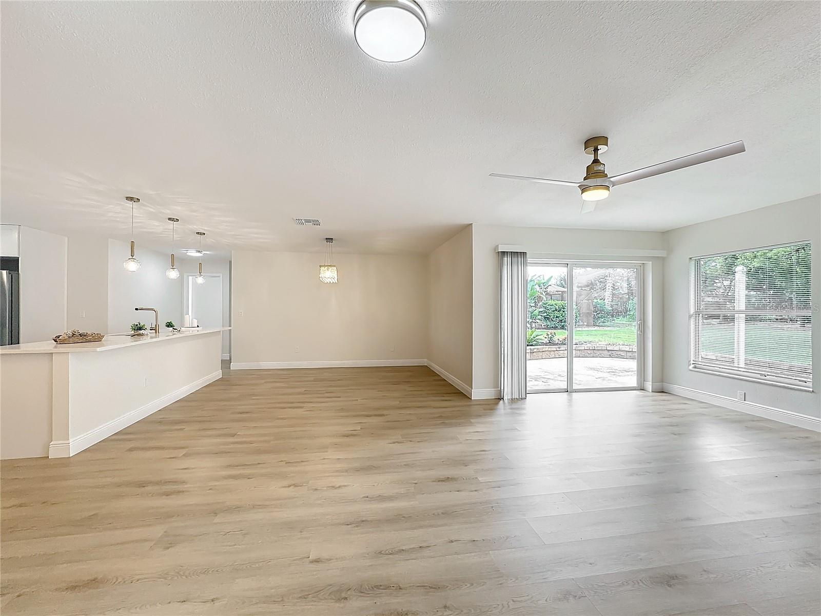 DINING ROOM/LIVING ROOM COMBO