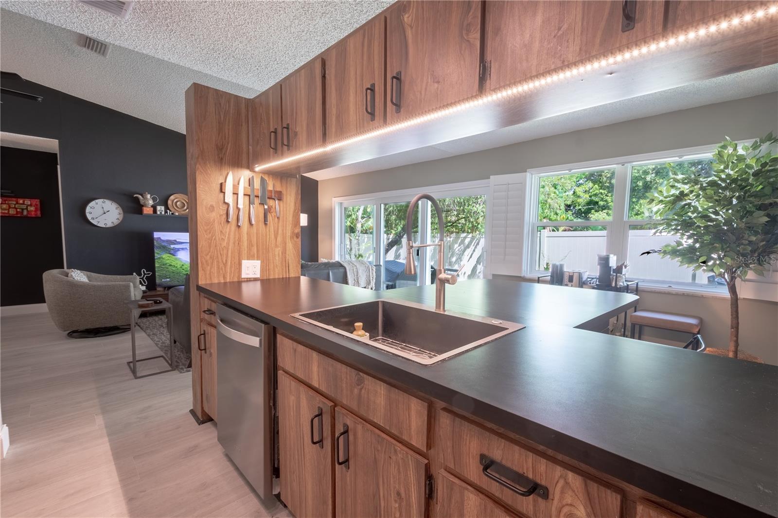 Under cabinet lighting adds ambiance and charm.