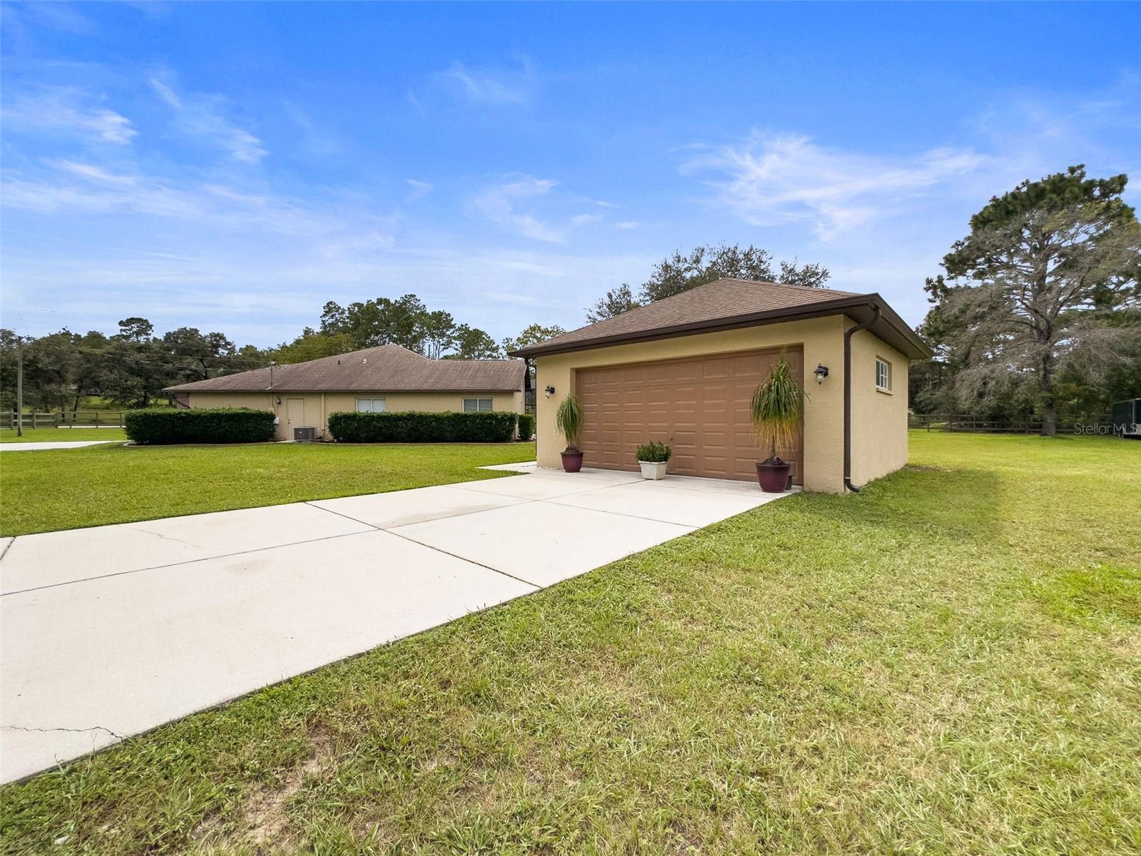 Detached Garage