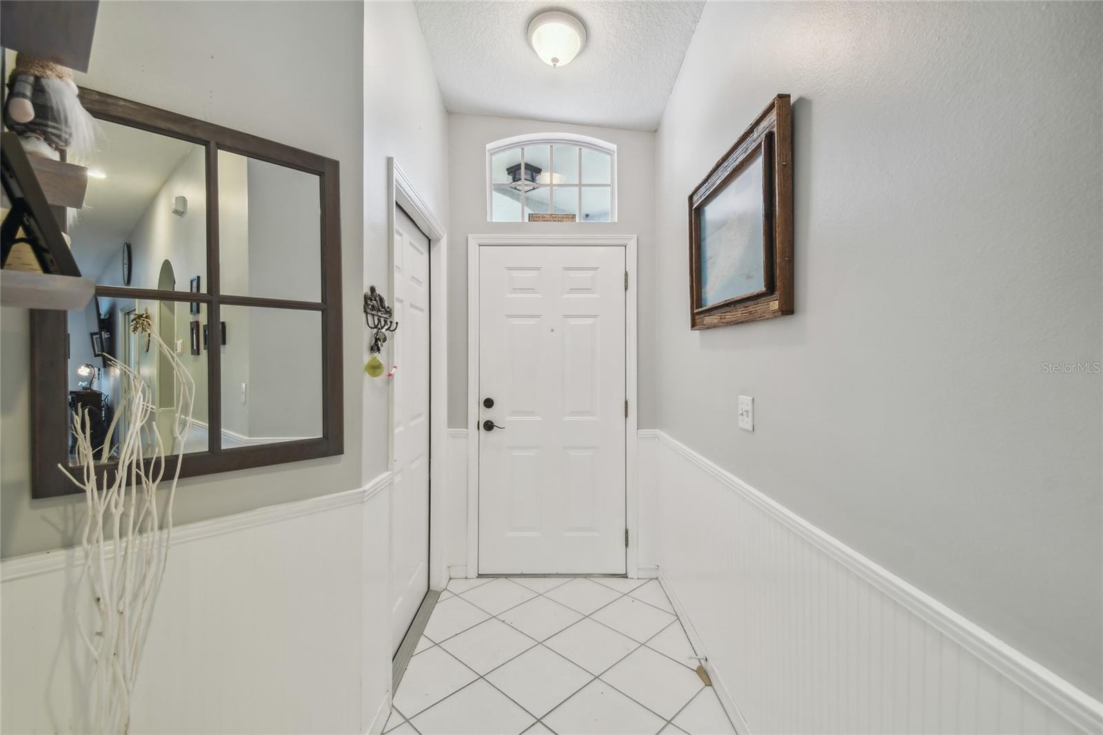 ENTRYWAY/FRONT HALL