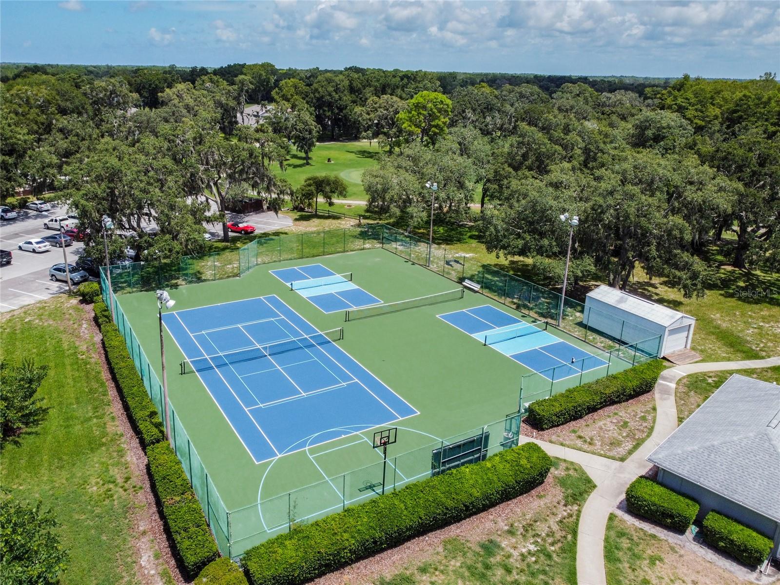 CLUBHOUSE/TENNIS COURTS