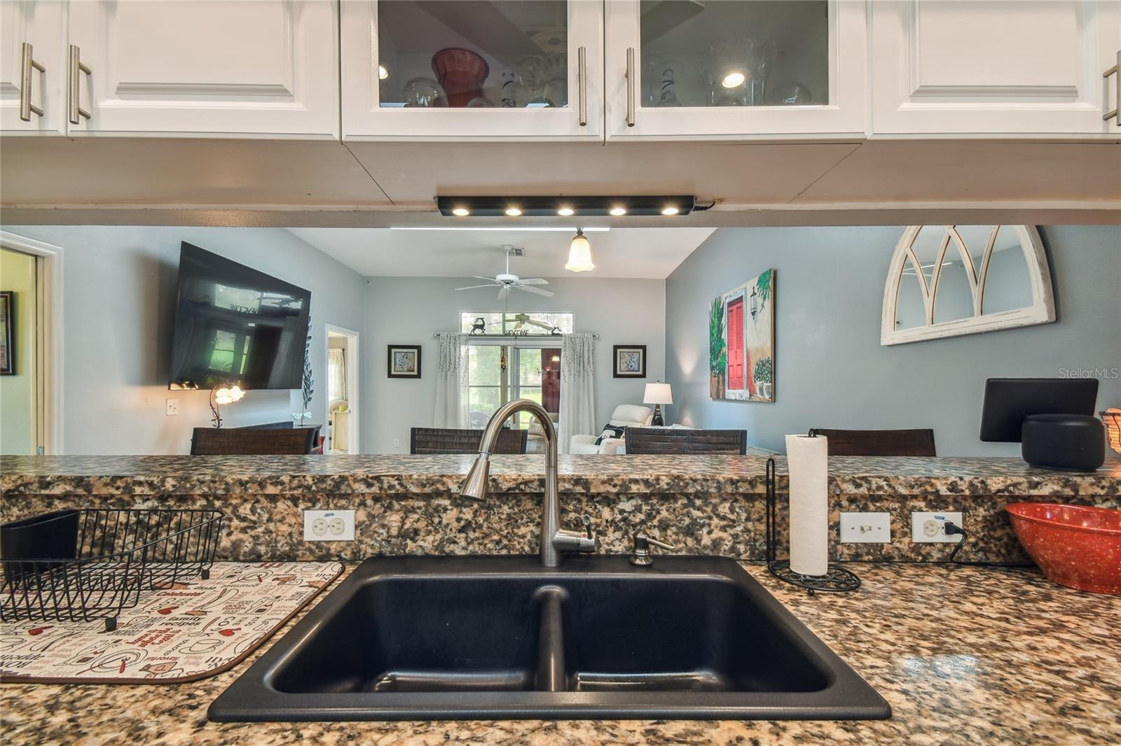 OPENING FROM KITCHEN INTO FAMILY ROOM