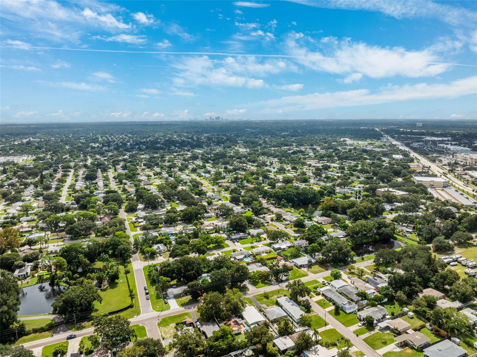 Close to the Pinellas Trail, Gulf beaches, downtown St Petersburg, entertainment, shopping, golf courses, and MORE!