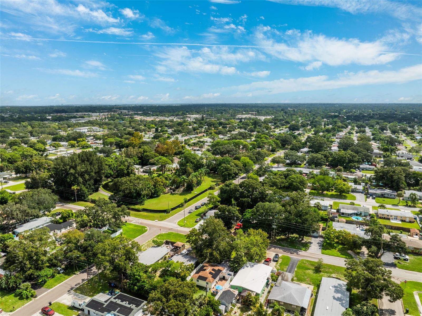 Close to the Pinellas Trail, Gulf beaches, downtown St Petersburg, entertainment, shopping, golf courses, and MORE!