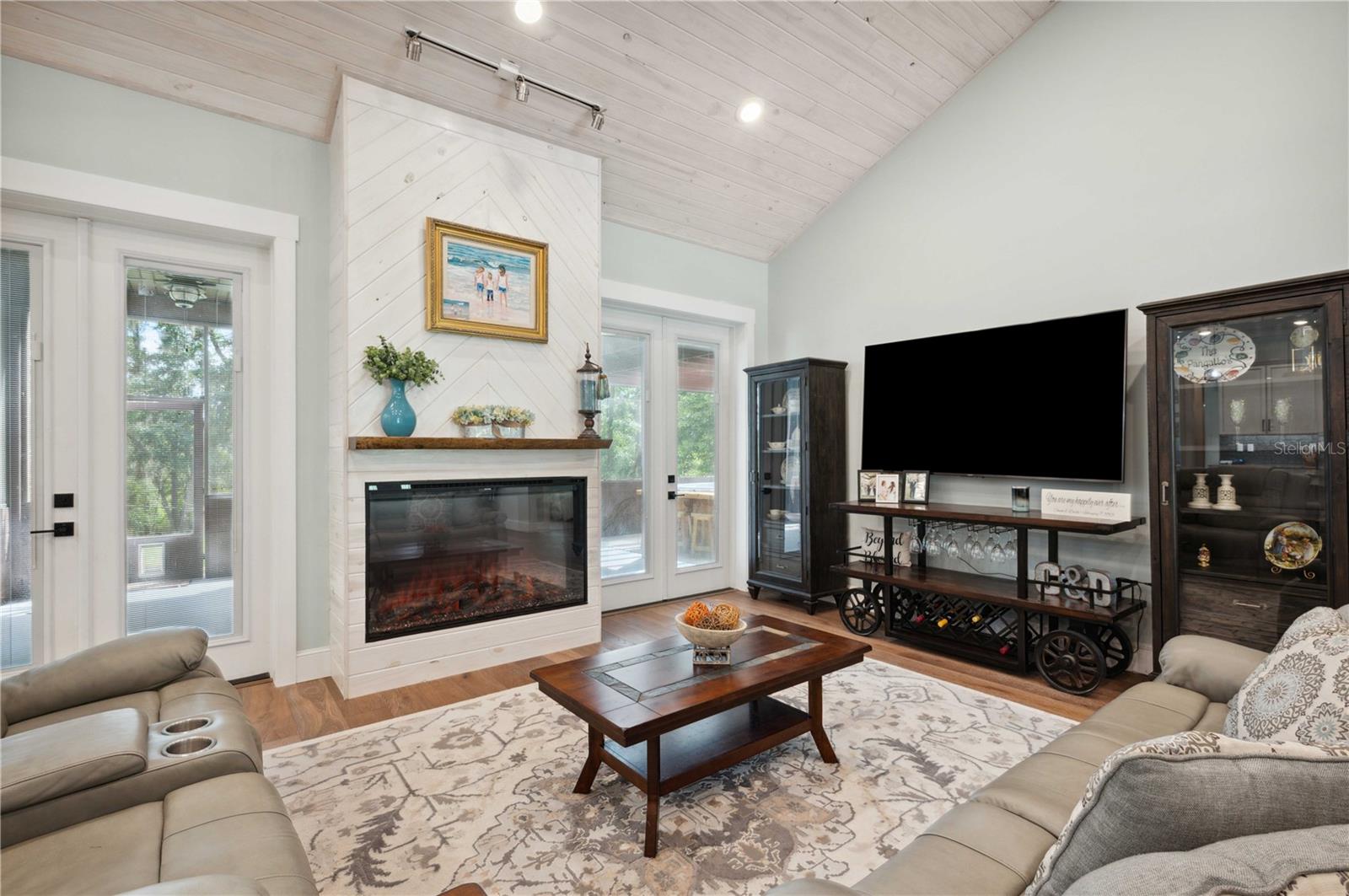 Living Room with fireplace