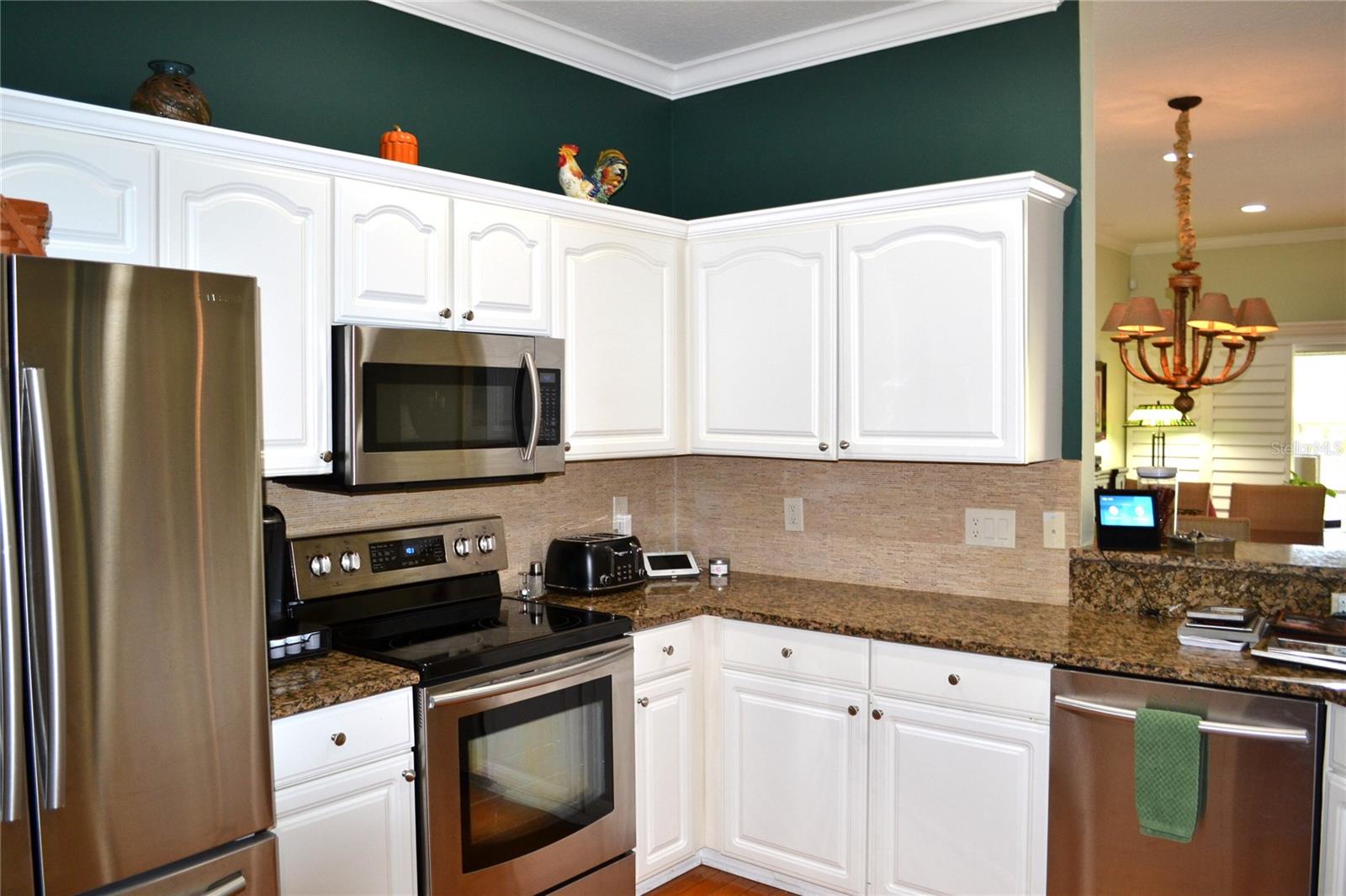 Crown molding and Breakfast Bar