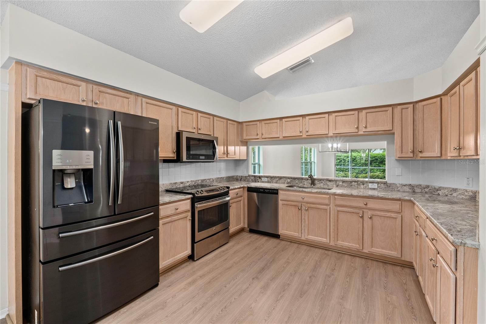 Spacious Kitchen with lots of cabinets for storage