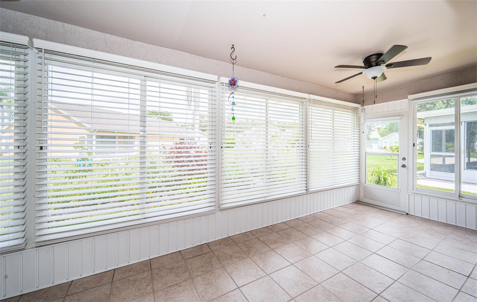 Bright, spacious enclosed lanai - ceramic tile floors