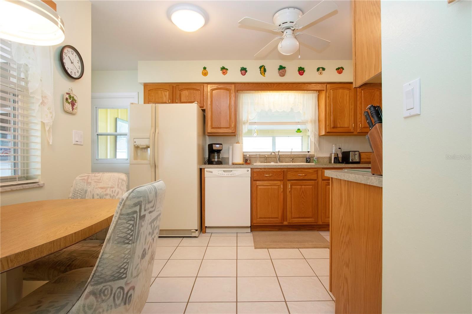 Breakfast Nook/ Kitchen