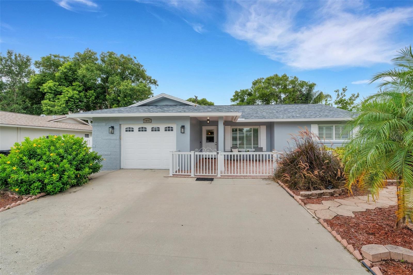 Large floor plan with nearly 2,000 sq ft living space~