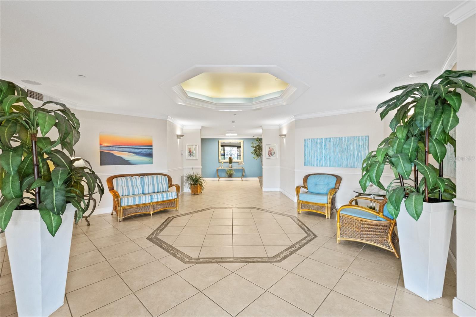 Lobby at 736 Island Way