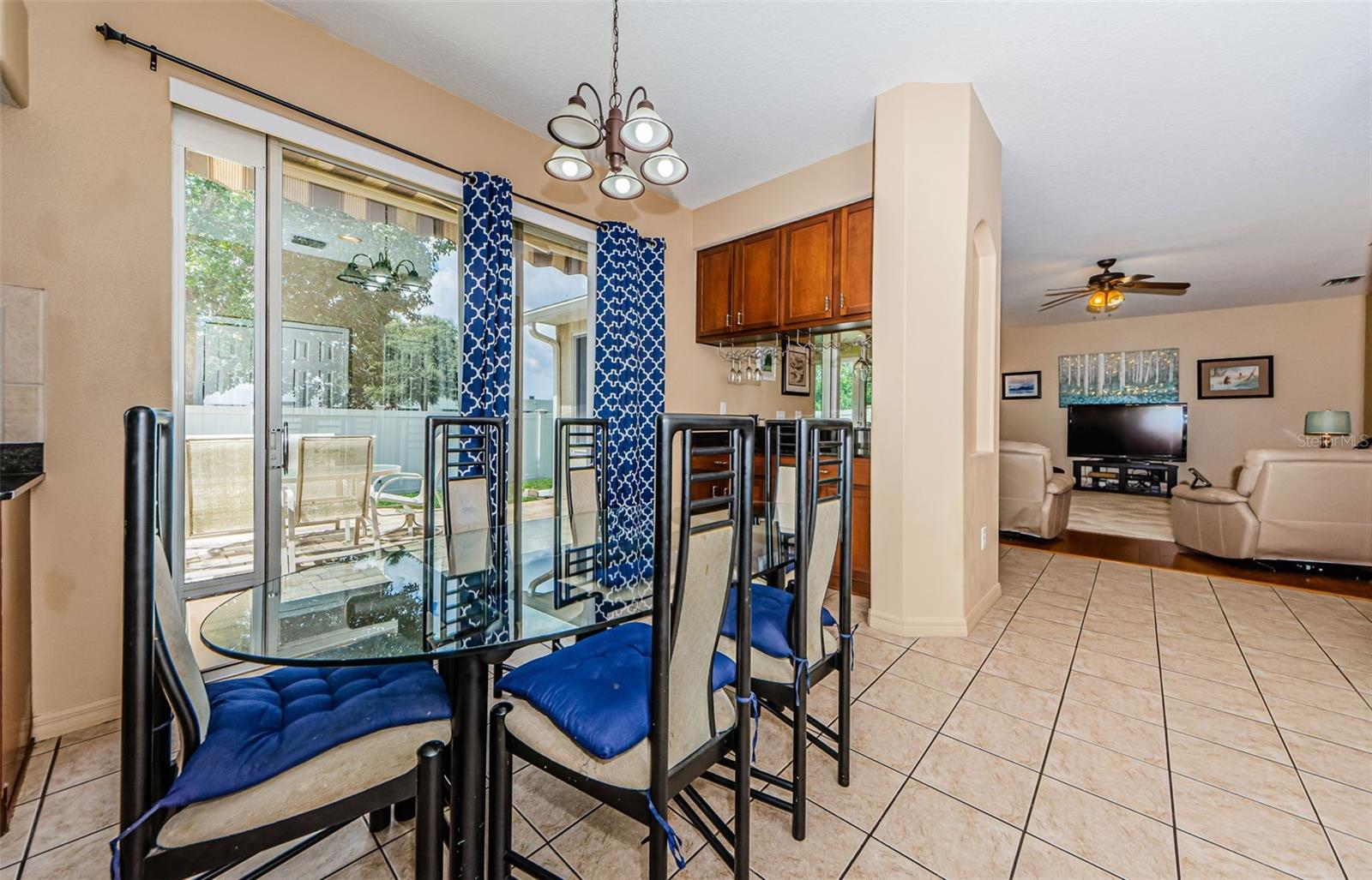 Breakfast Nook In Kitchen w/ Bar