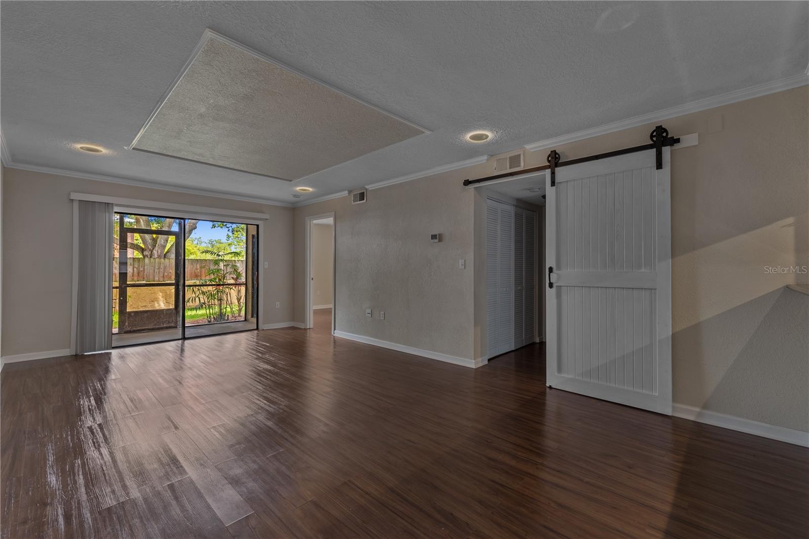 Cool "nighlight" recessed lighting in living room