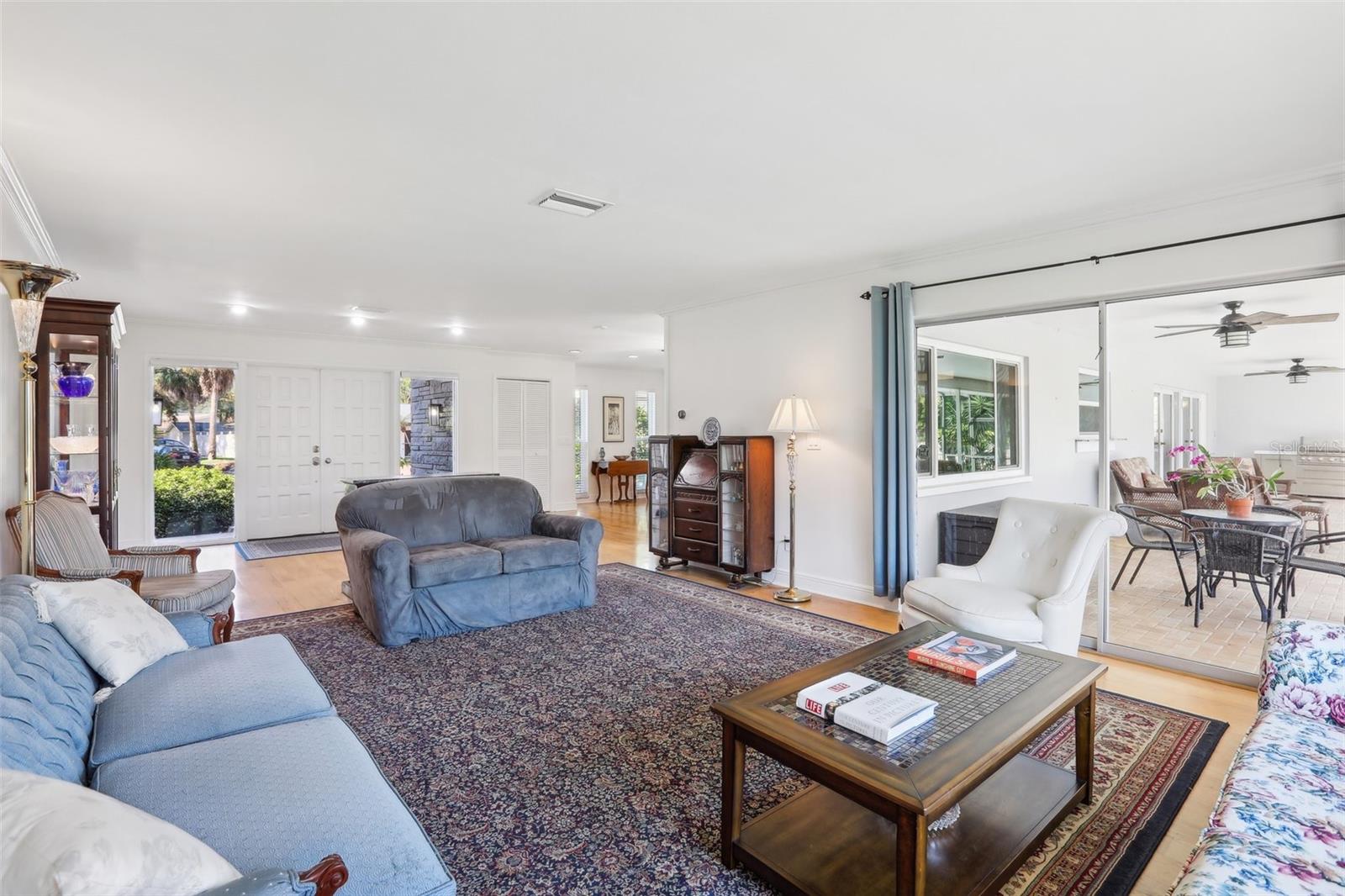 Living Room - Bright & Spacious!