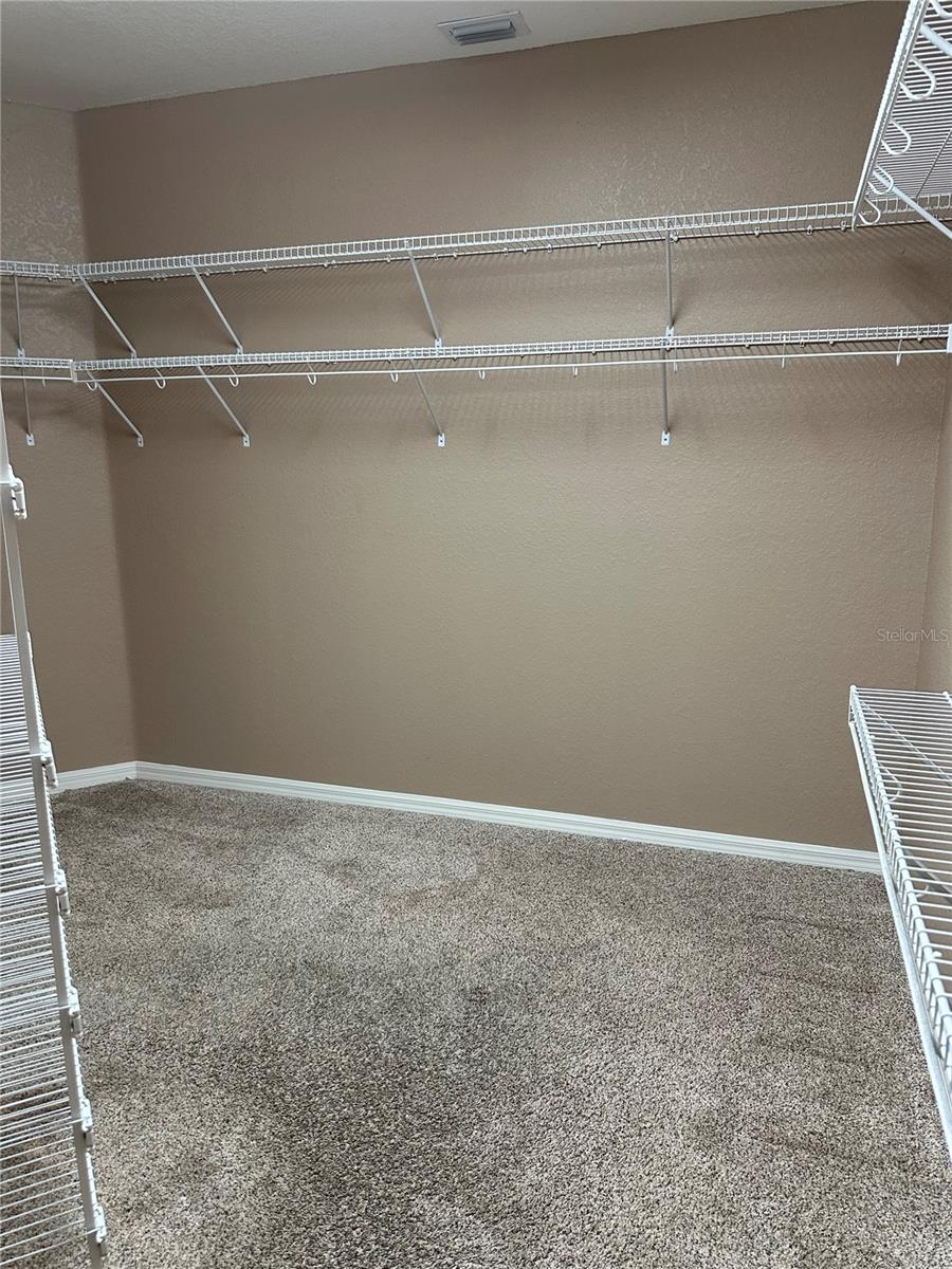 Master -large walk in closet - L shaped