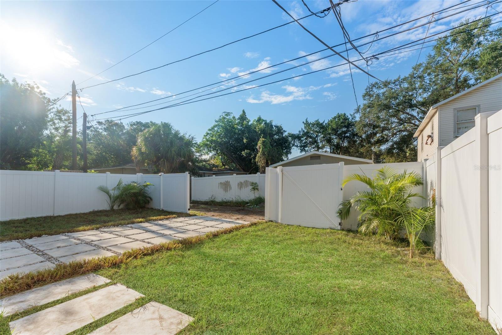 A Very Cute Backyard Space With So much Room