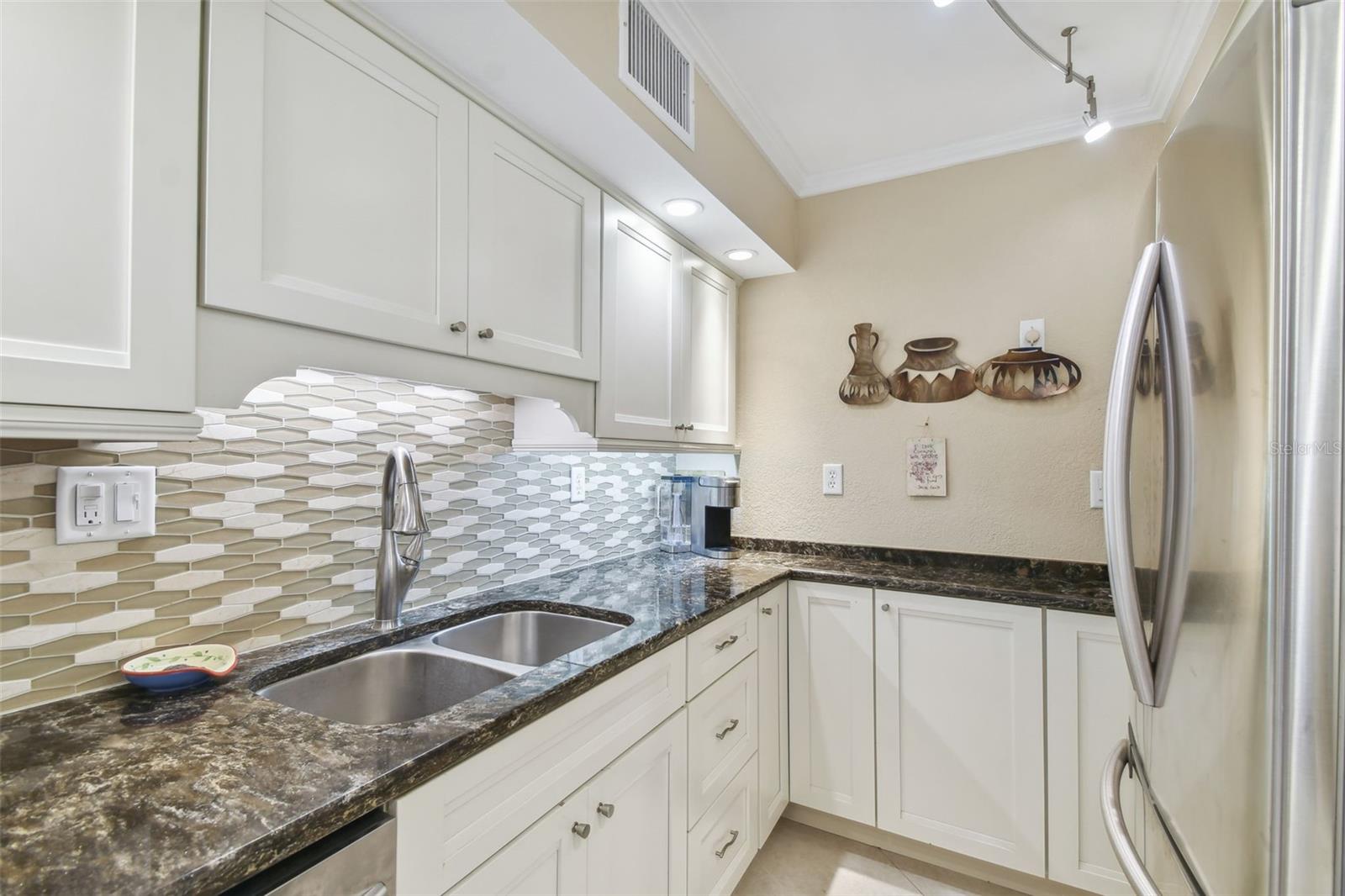 Beautiful upgraded kitchen