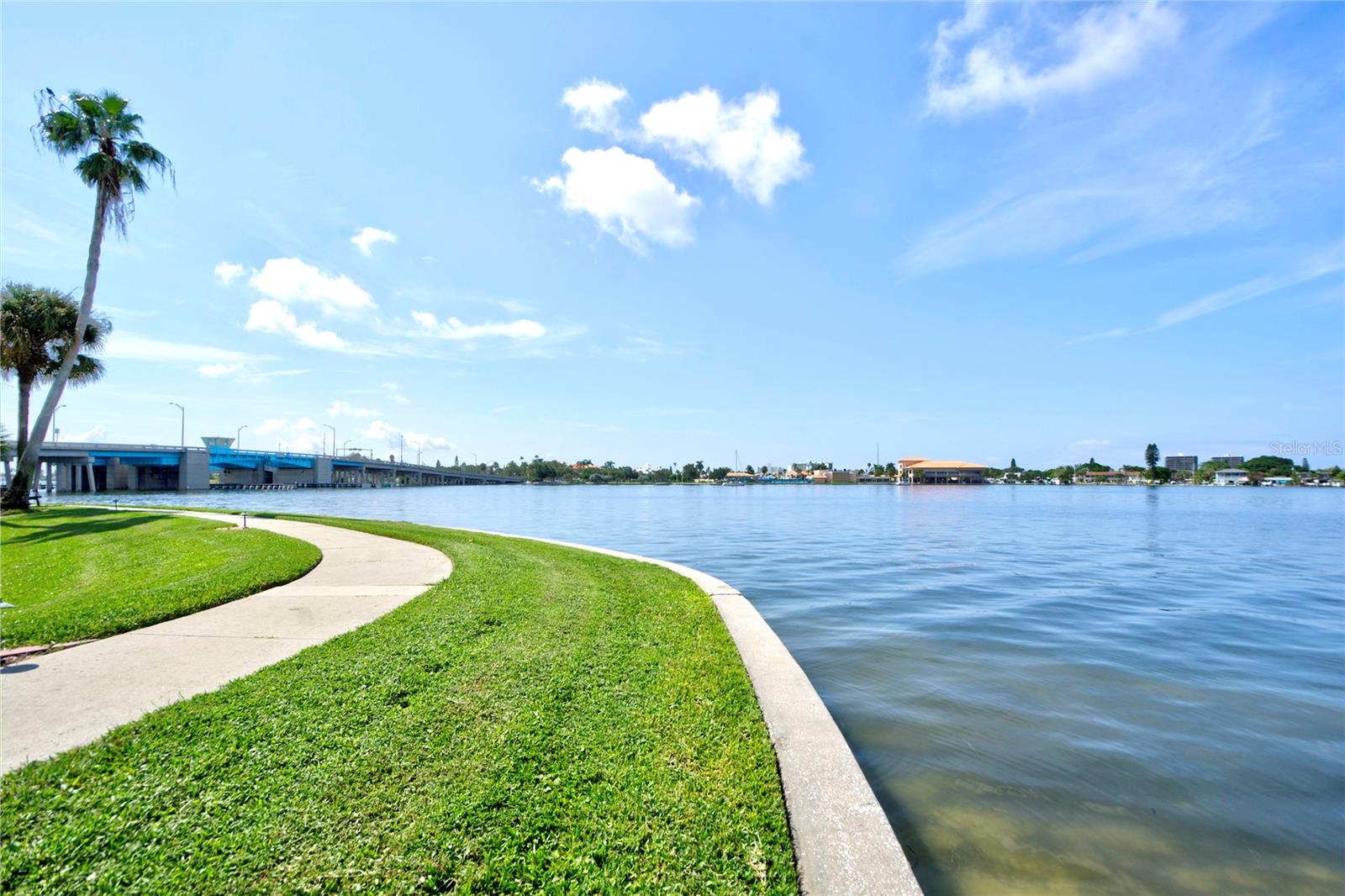 Walking path around the island along the water