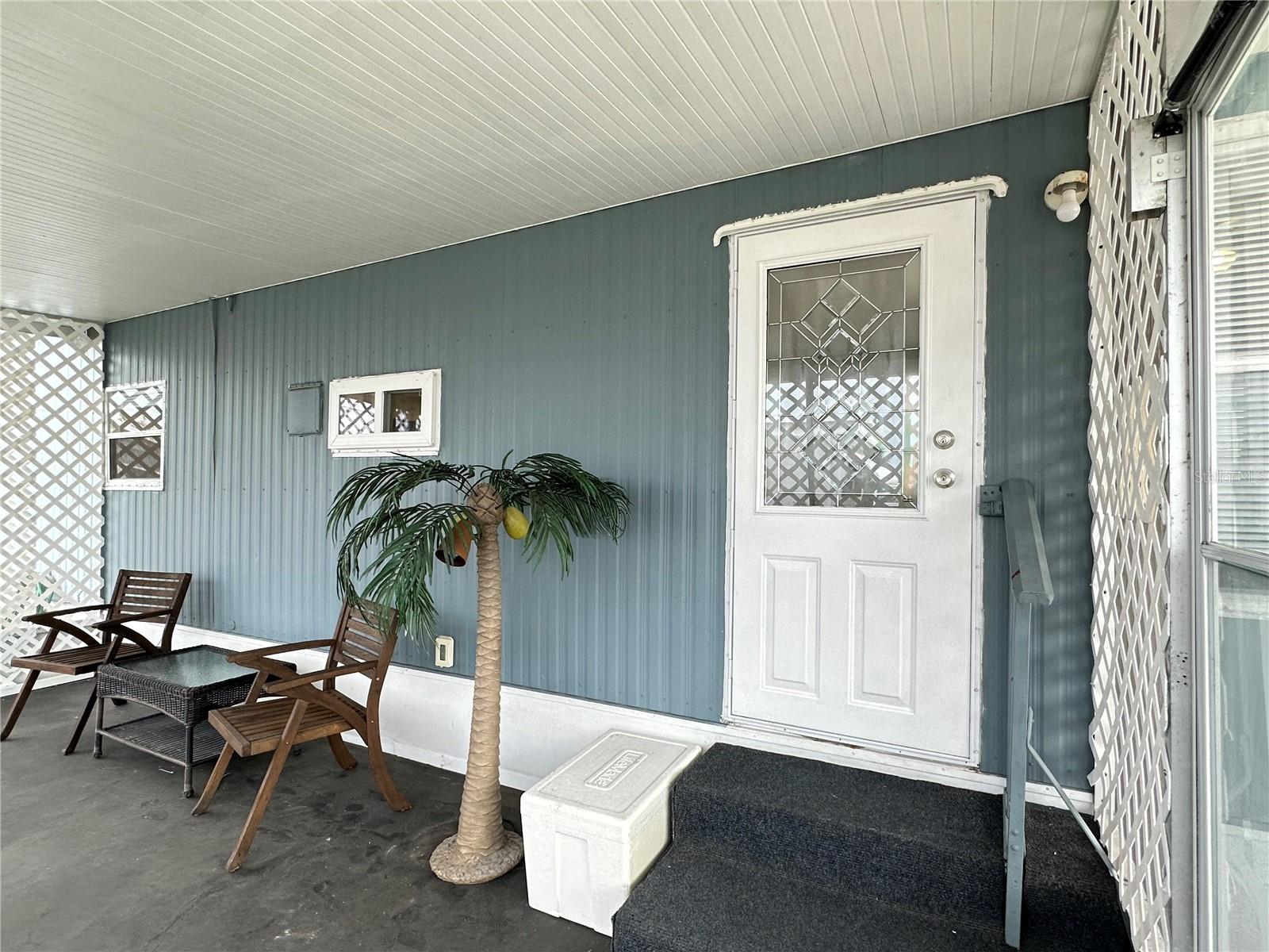 Screened in porch