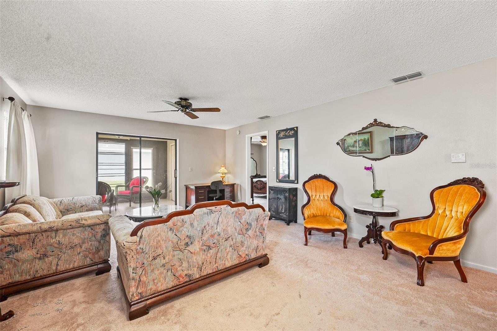 Dining room/living room combo