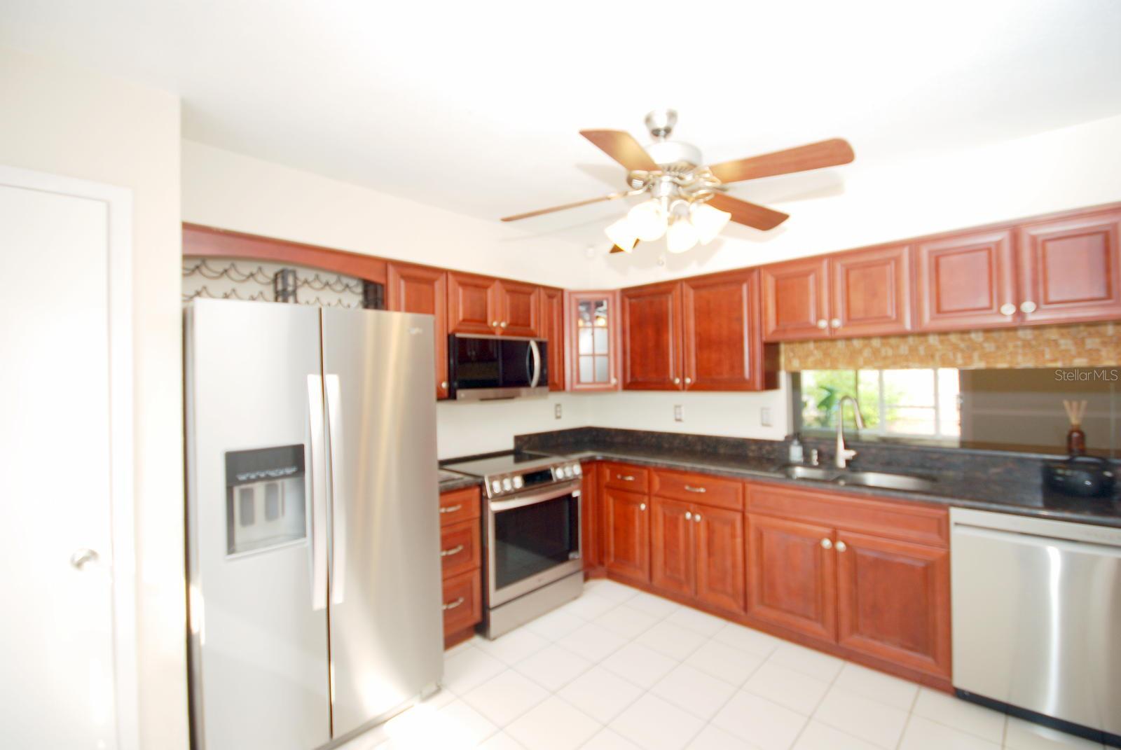 KITCHEN W/CLOSET PANTRY