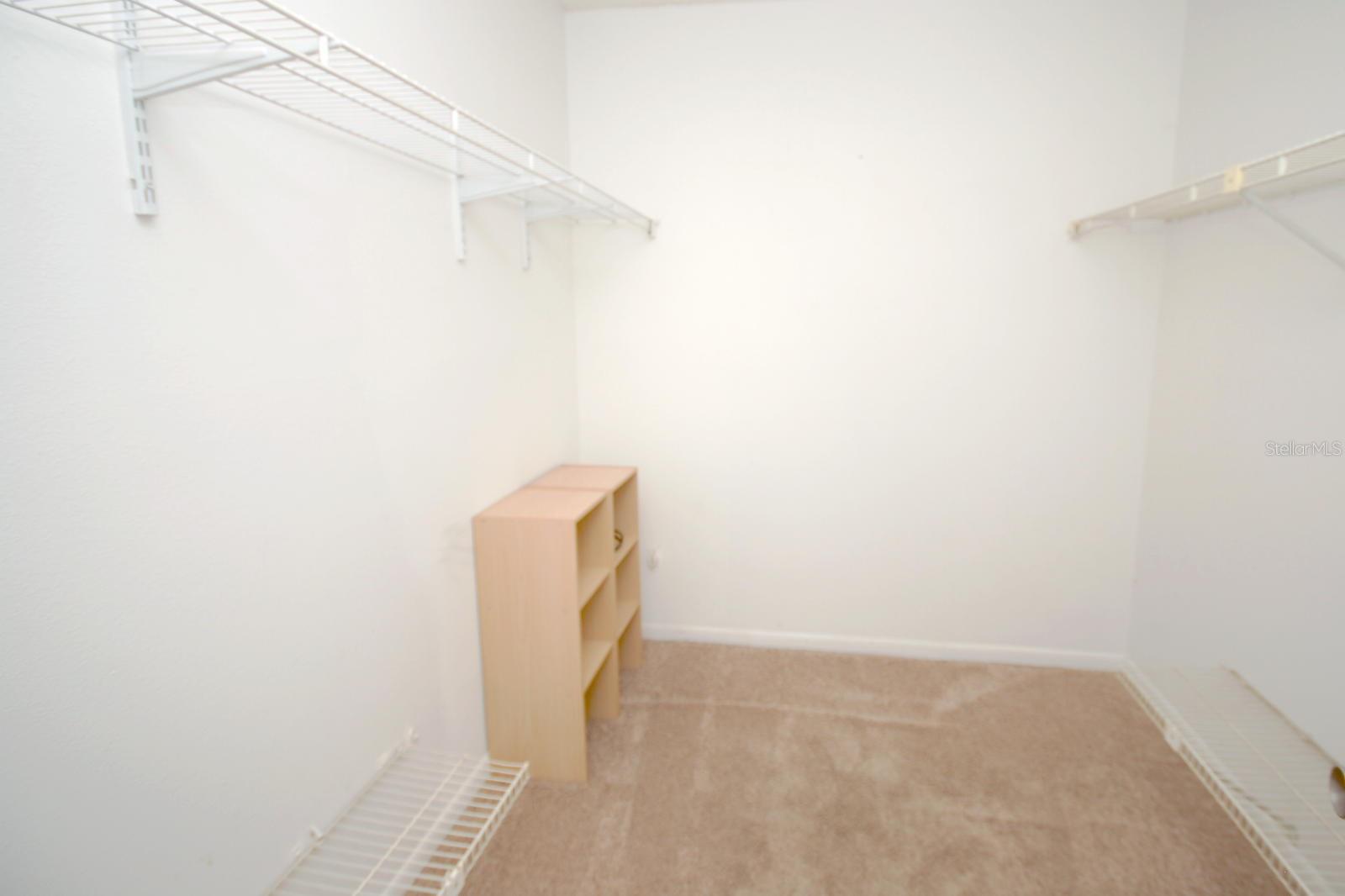 LARGE MASTER WALK-IN CLOSET