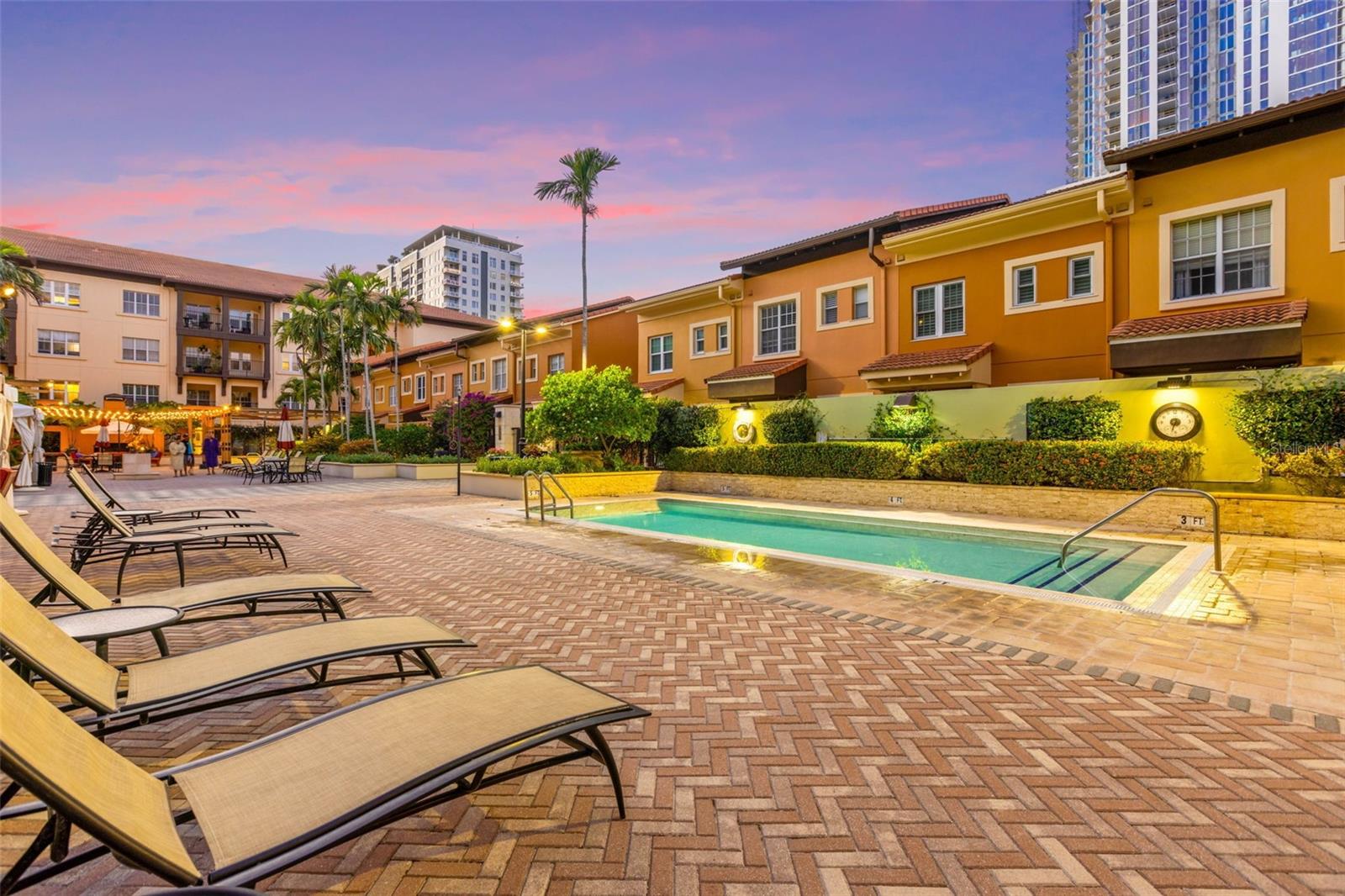 Pool/Courtyard