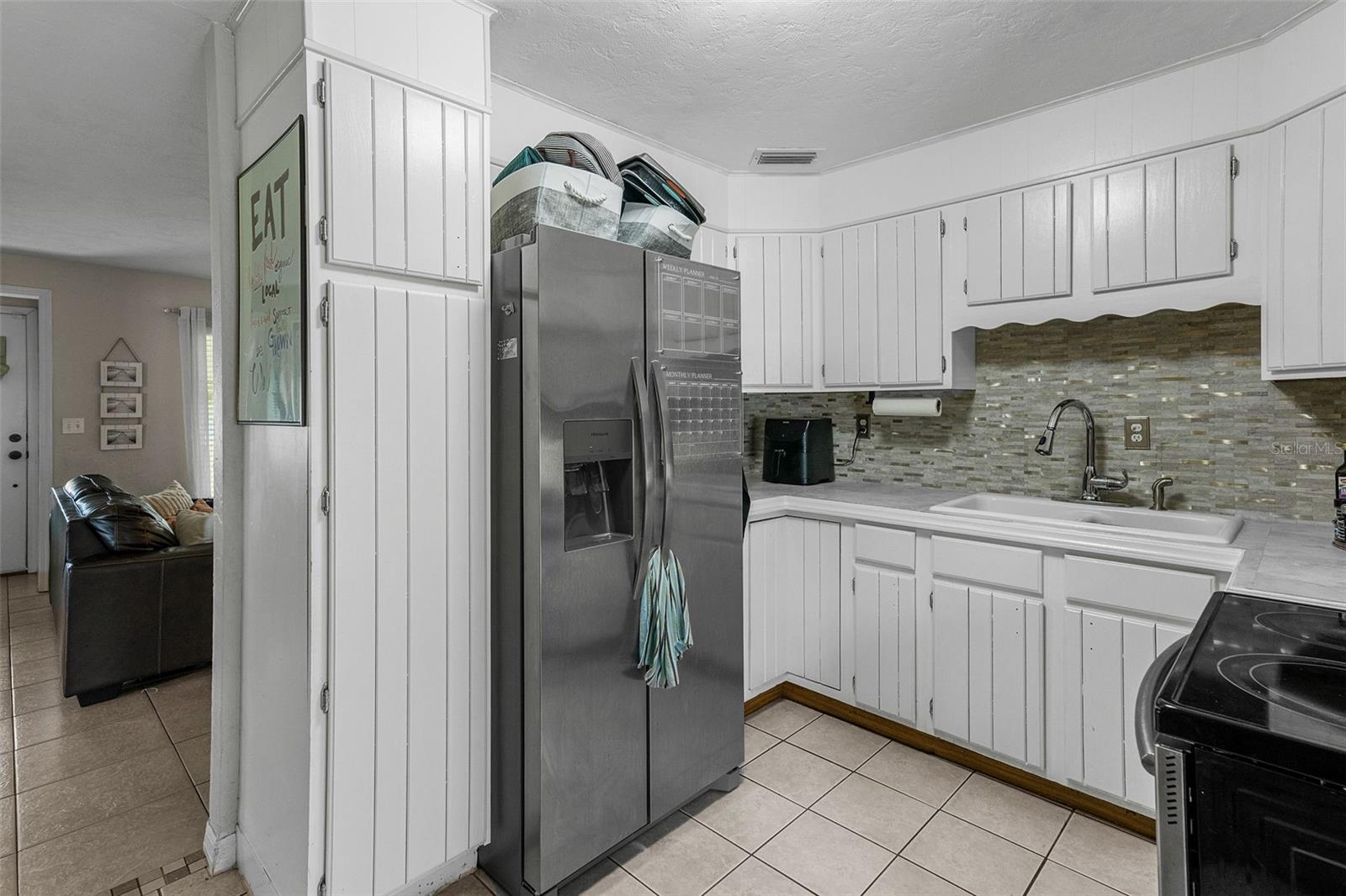 Cozy, Neat and Clean Kitchen