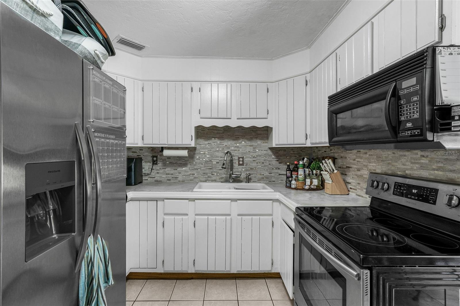 Cozy, Neat and Clean Kitchen