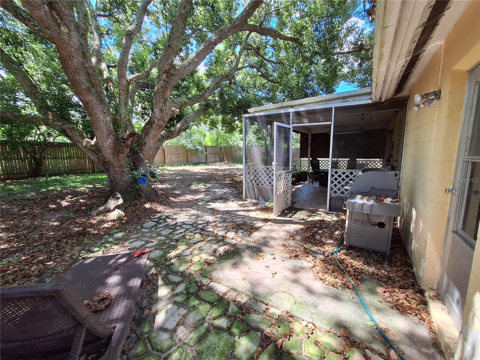 Shady Back Yard is 100% Stockade Fenced.