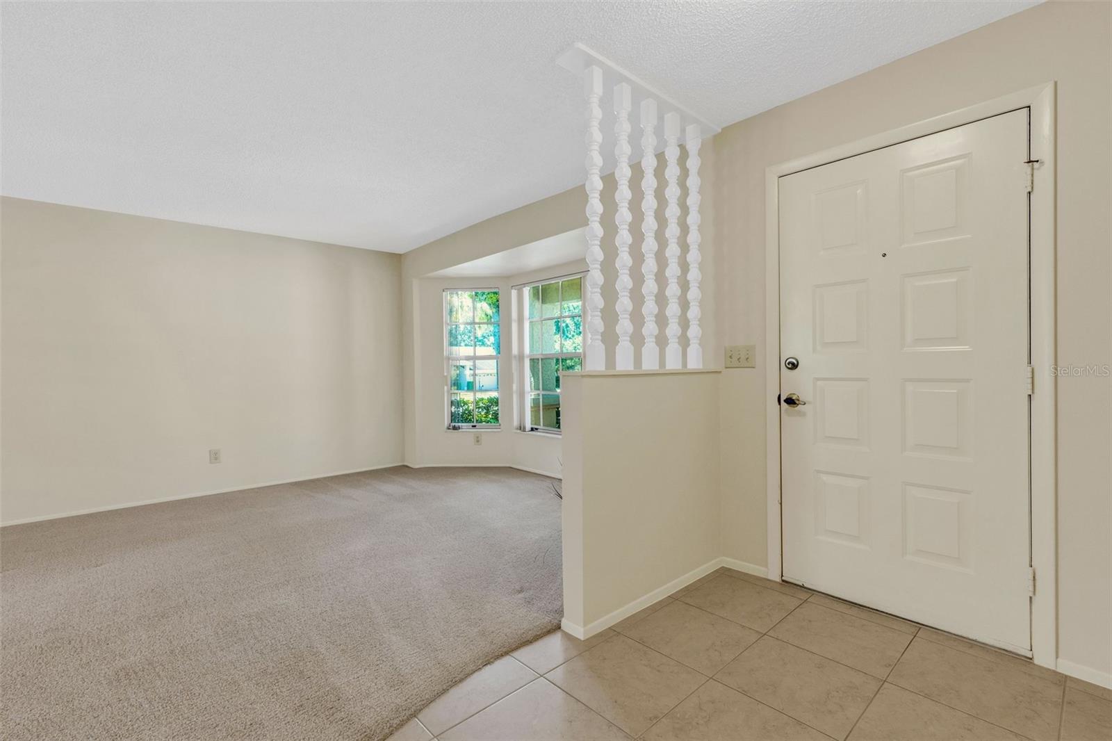 Nicely tiled entry foyer~