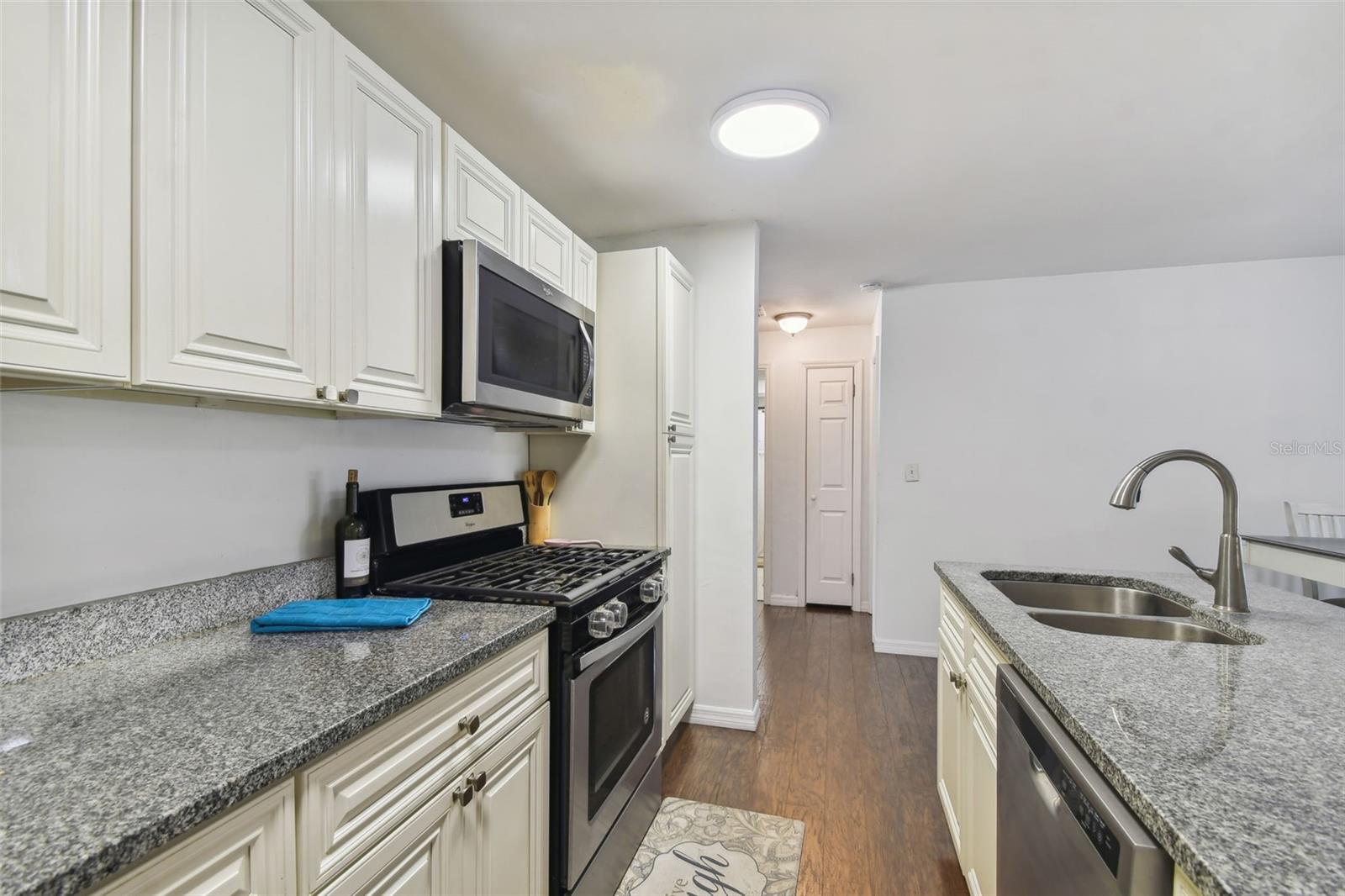 Soft Close Cabinets and Quartz Counter tops