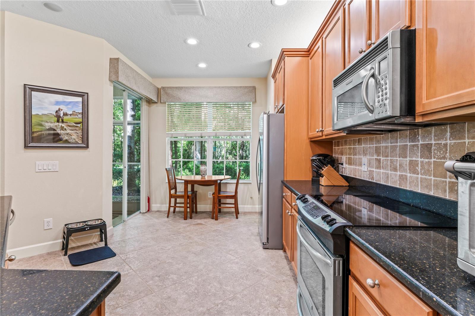 Eating space in kitchen