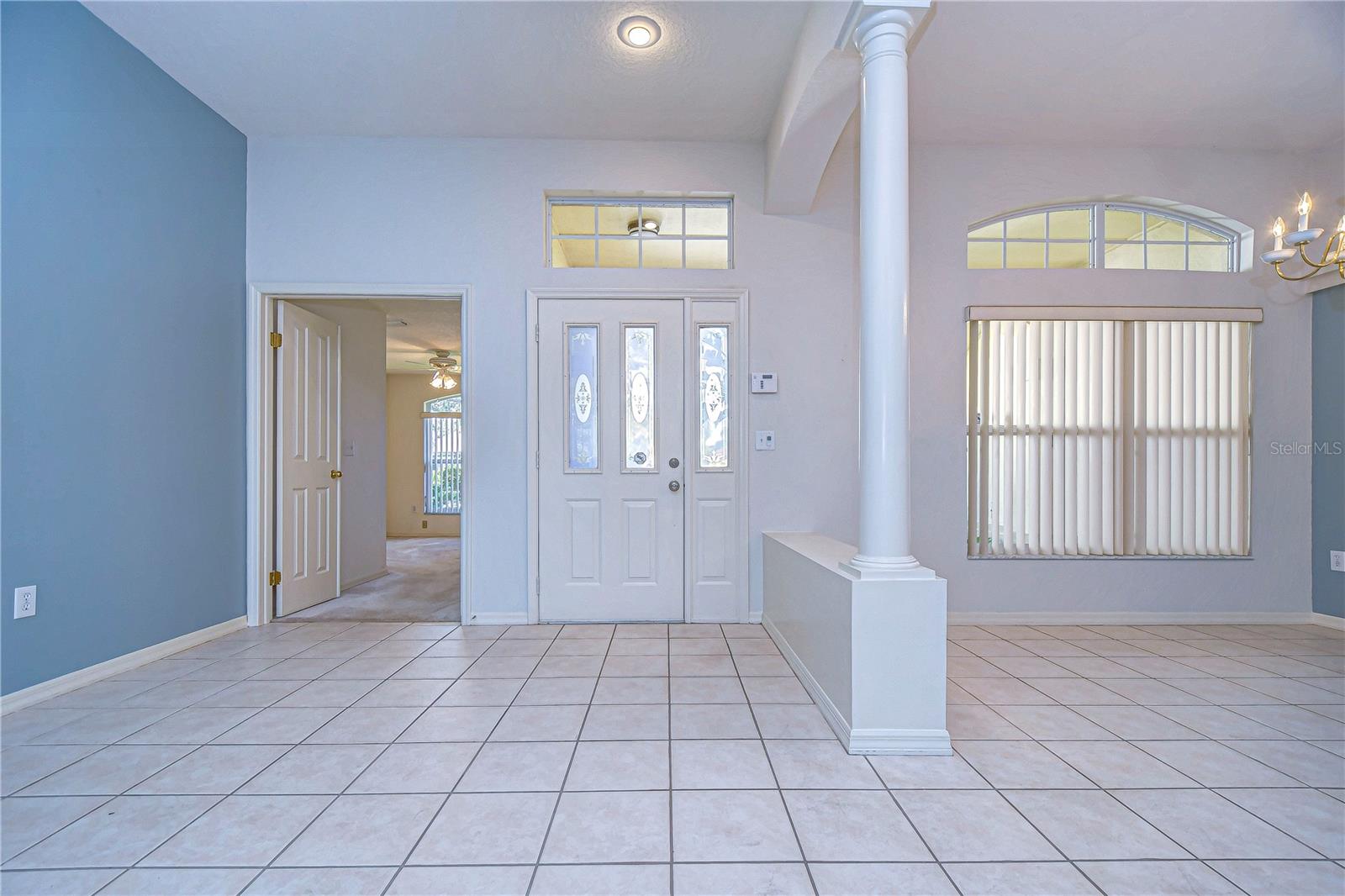 Bright foyer!