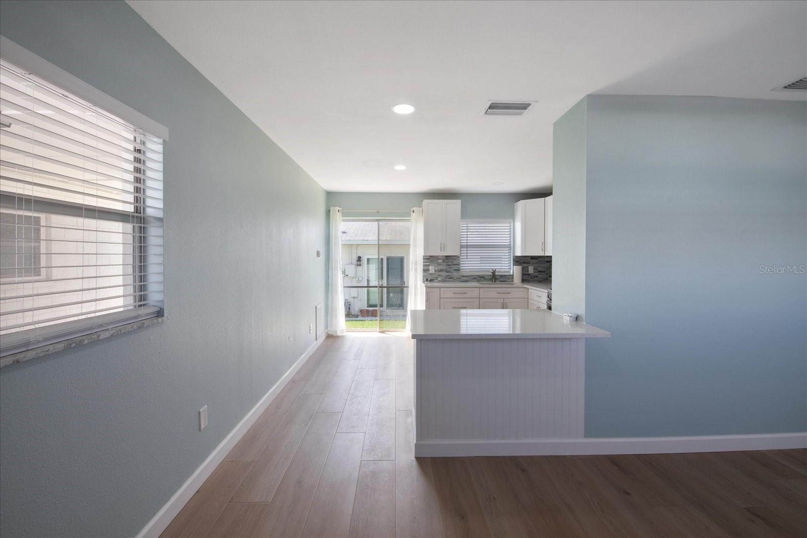 Quartz counter tops with breakfast bar