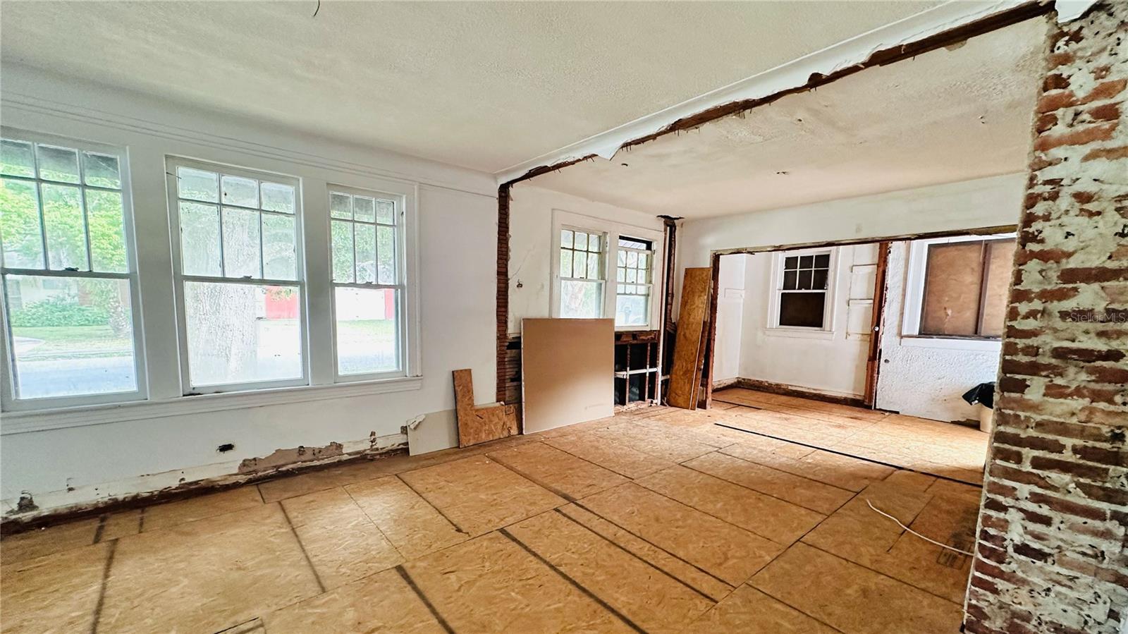 Living Room/Kitchen