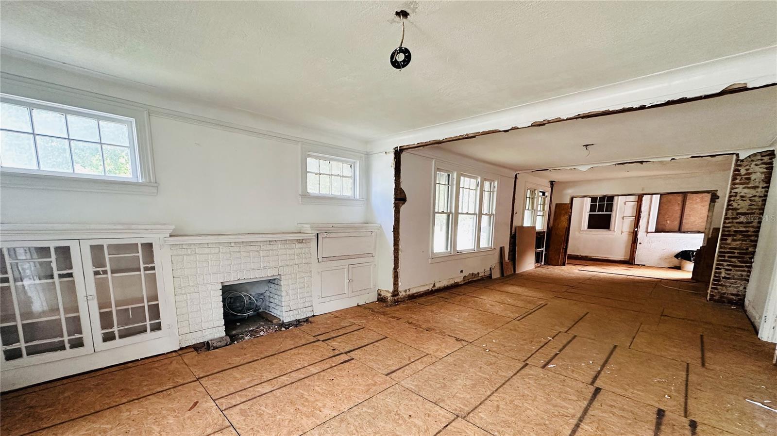 Living room/Fireplace