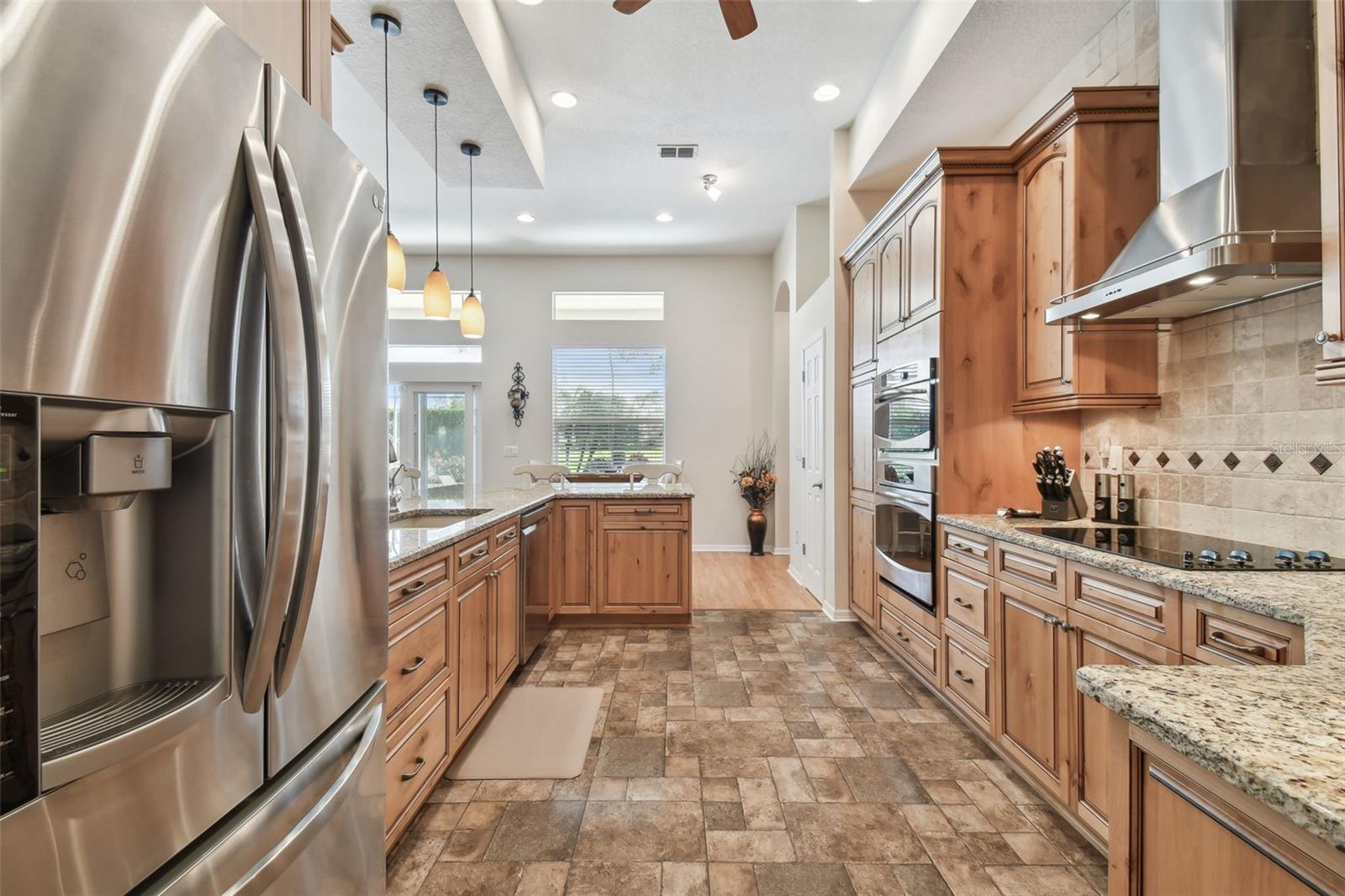 Huge Kitchen That Would Delight Any Chef~