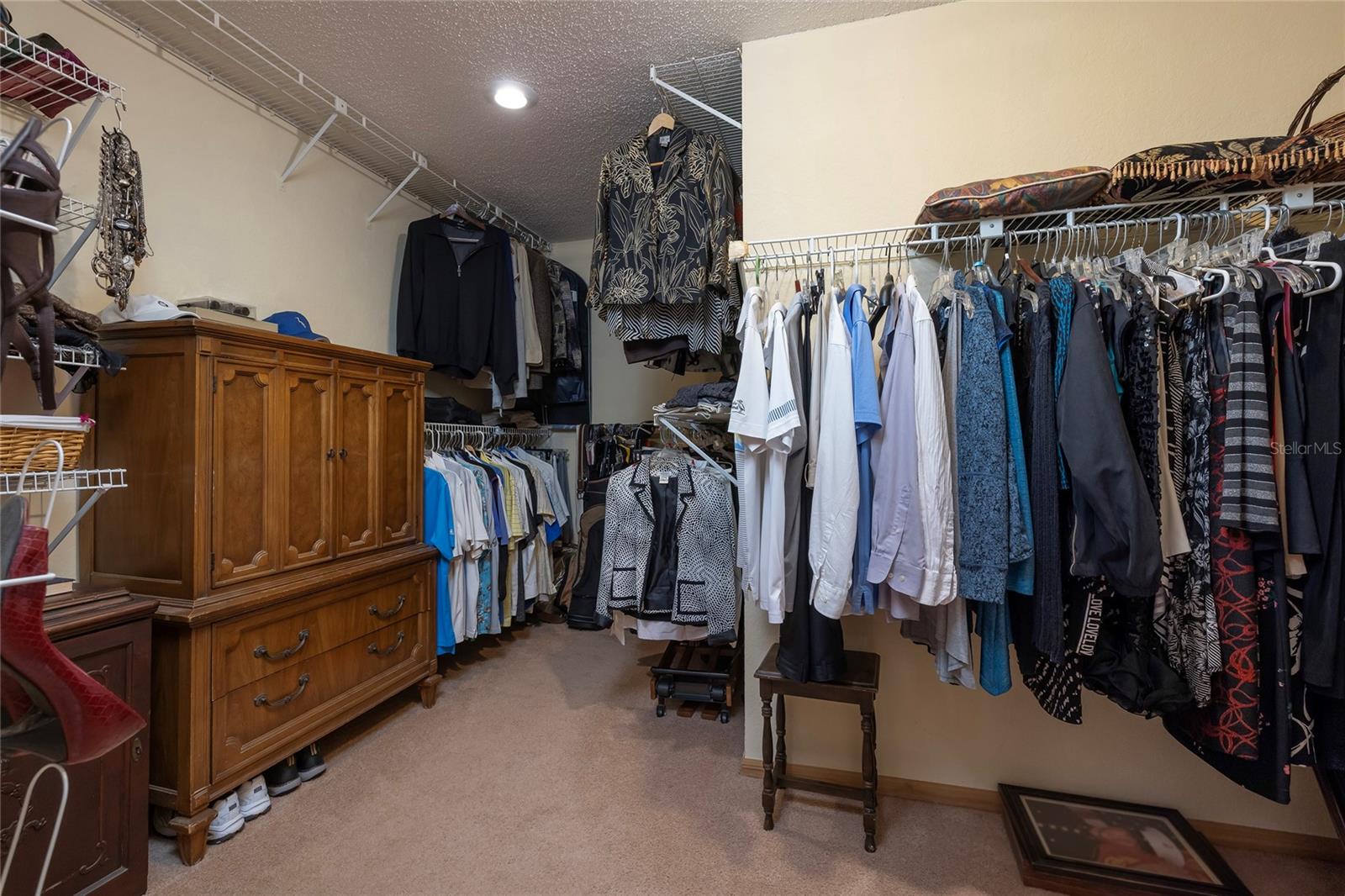 Master Bedroom Walk In Closet